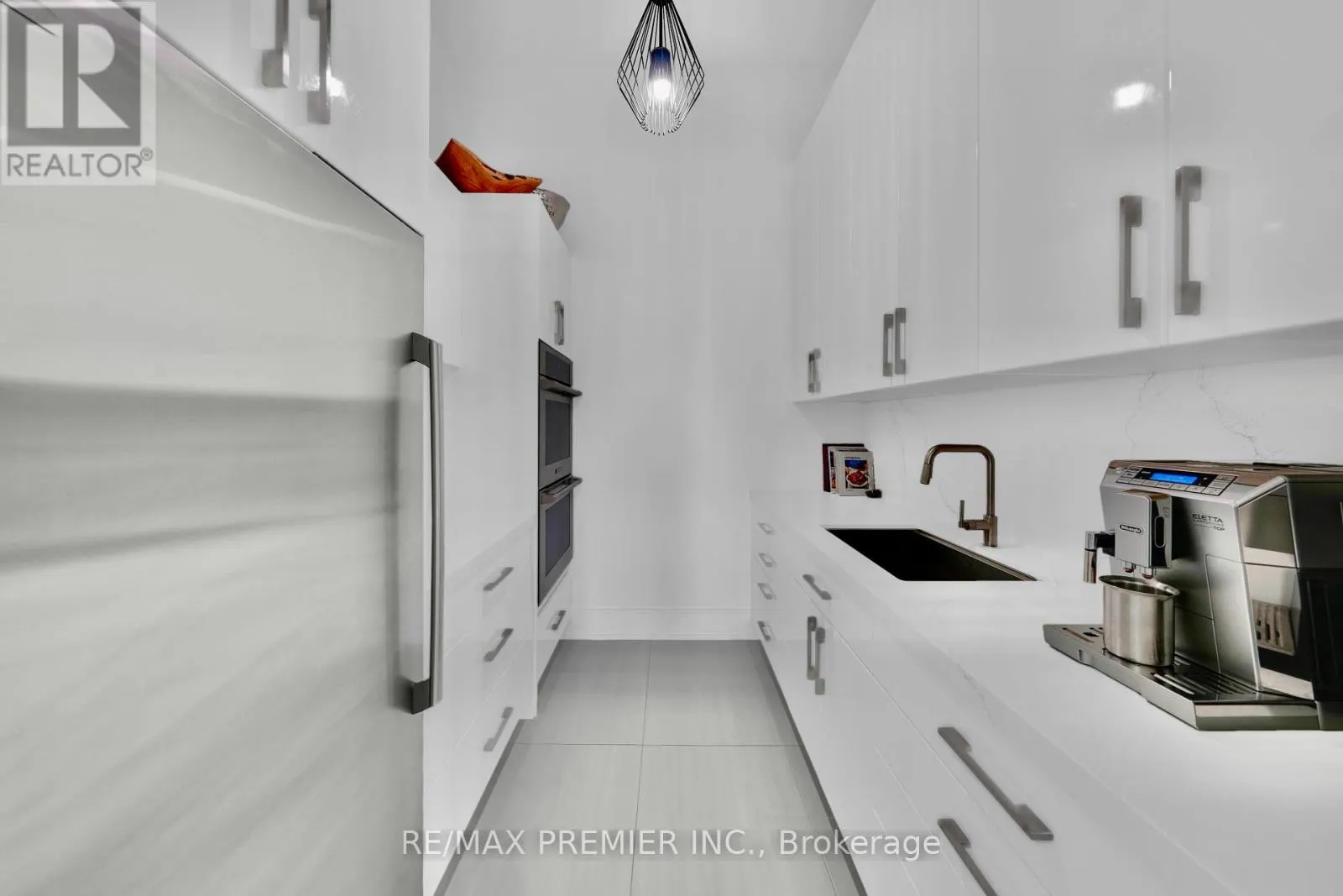 350 KINGSCROSS DRIVE