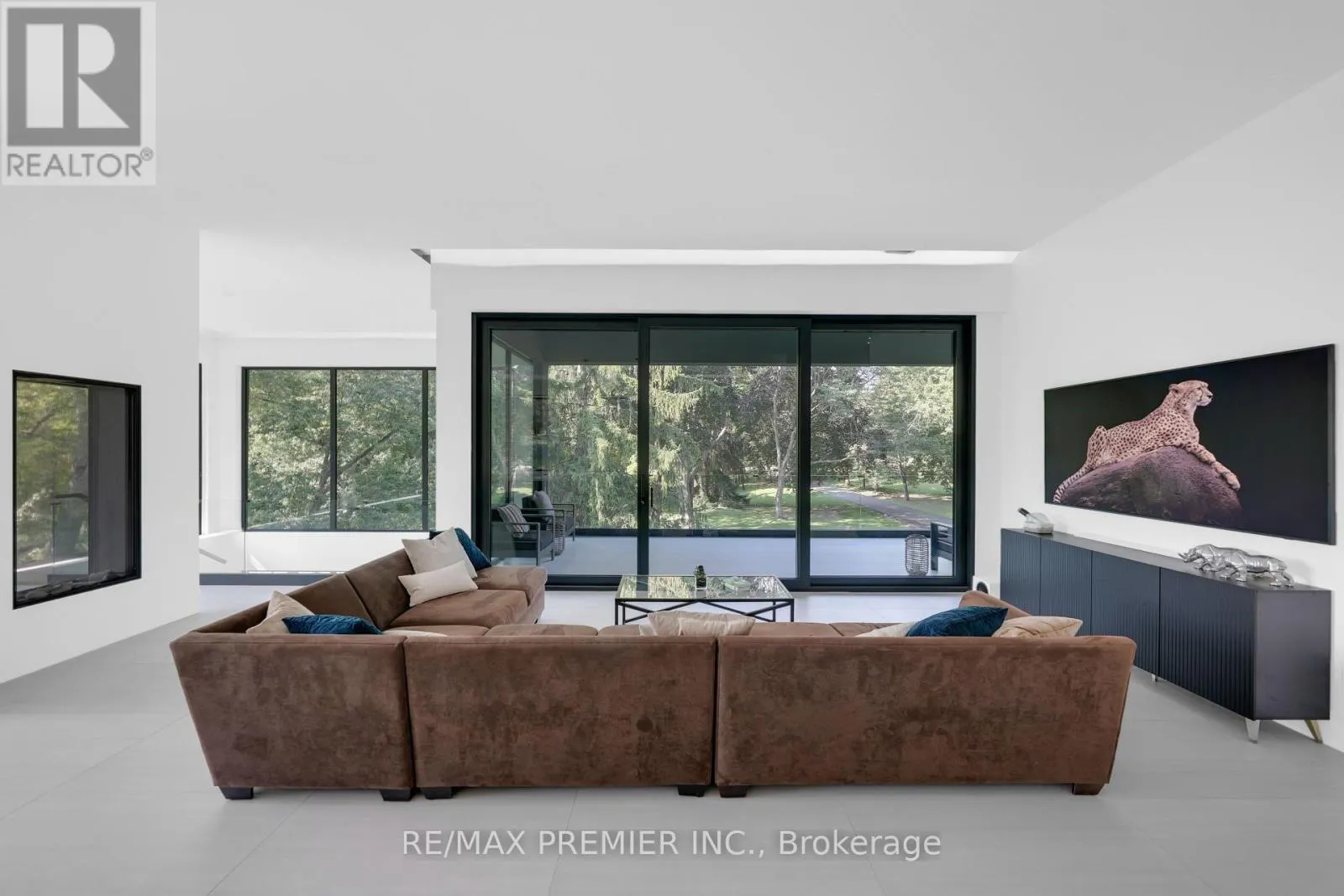 350 KINGSCROSS DRIVE