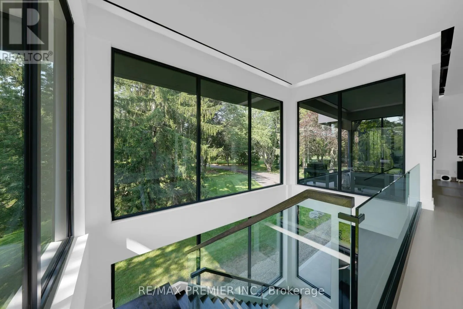 350 KINGSCROSS DRIVE