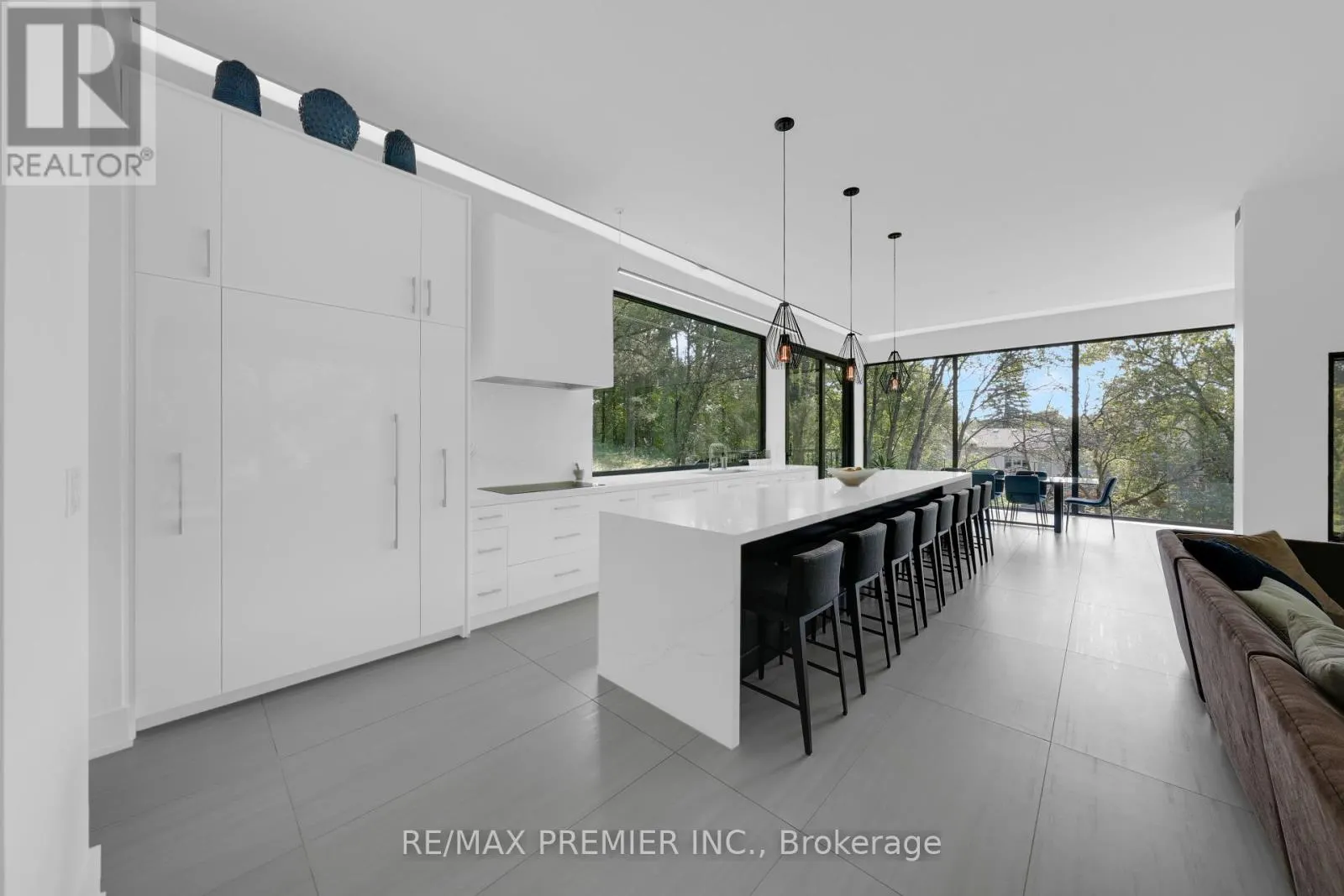 350 KINGSCROSS DRIVE