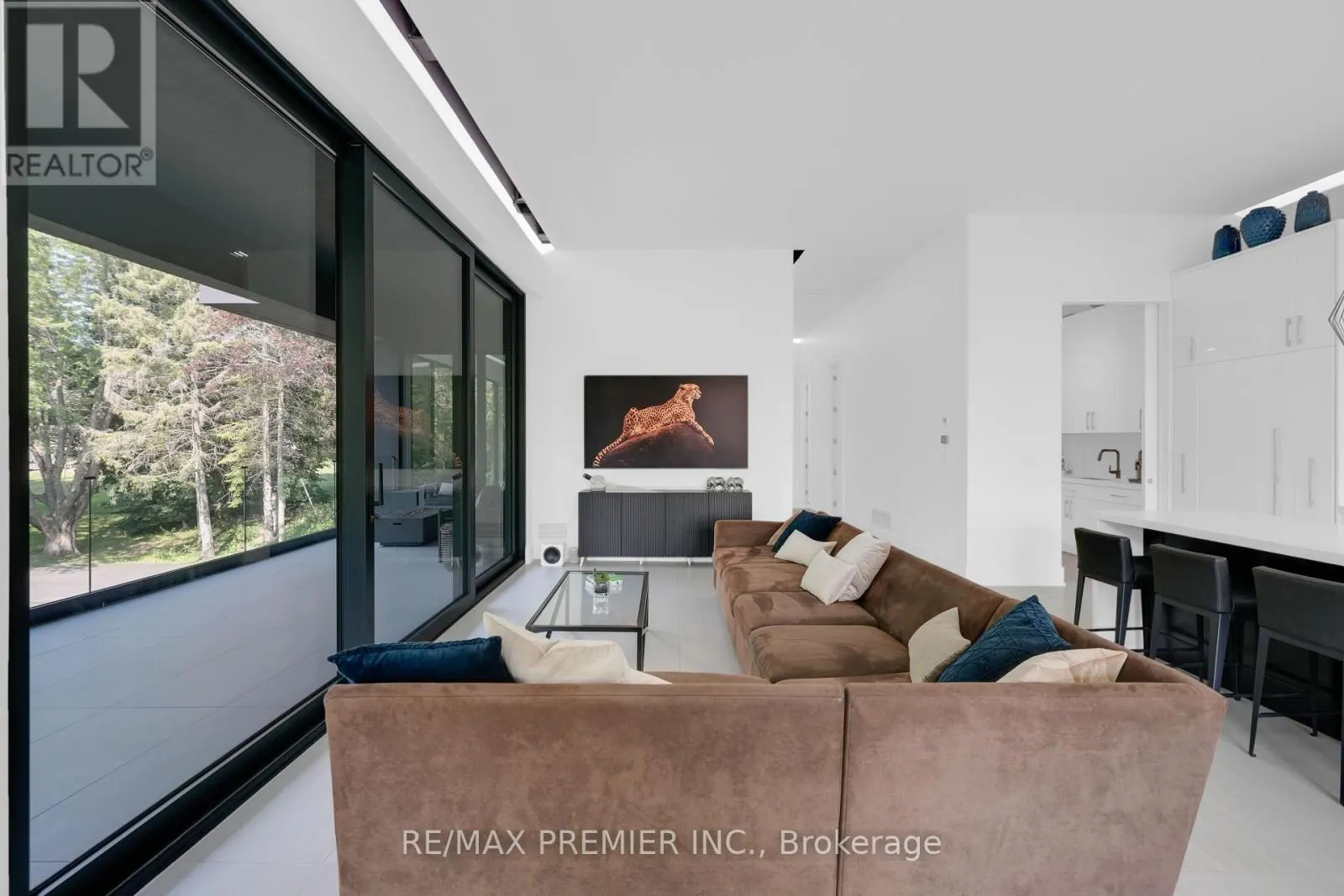 350 KINGSCROSS DRIVE