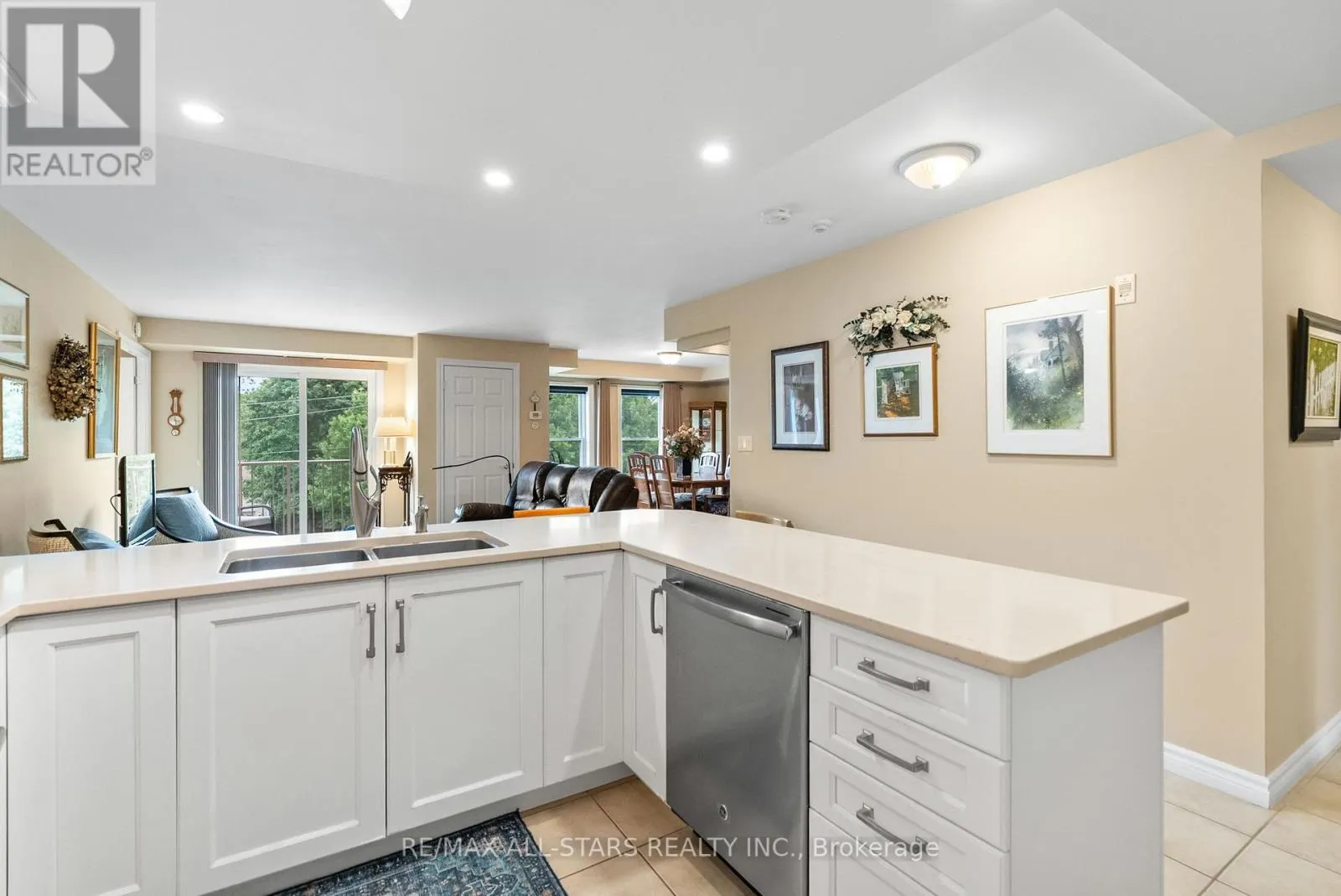210 - 22 JAMES HILL COURT