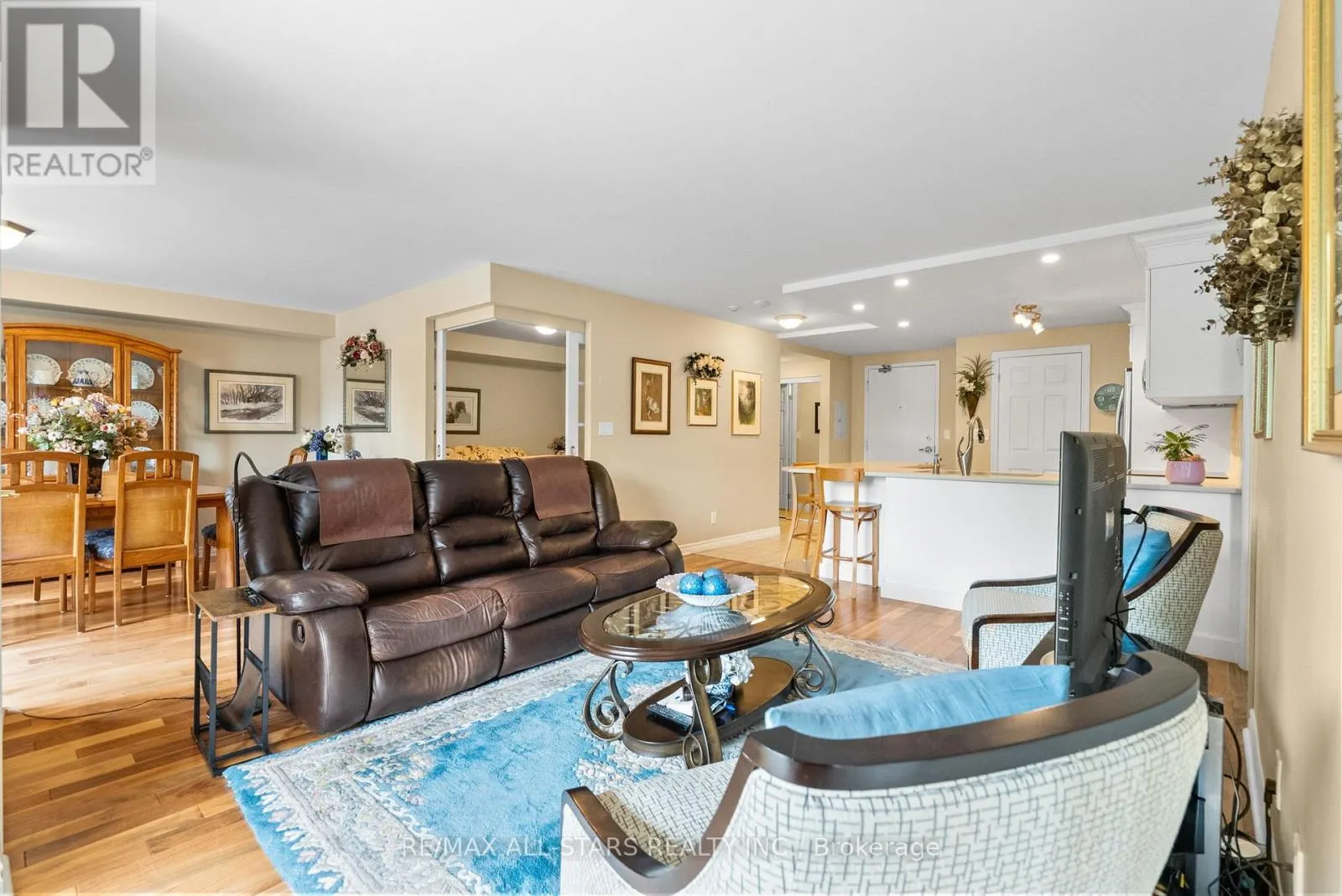 210 - 22 JAMES HILL COURT
