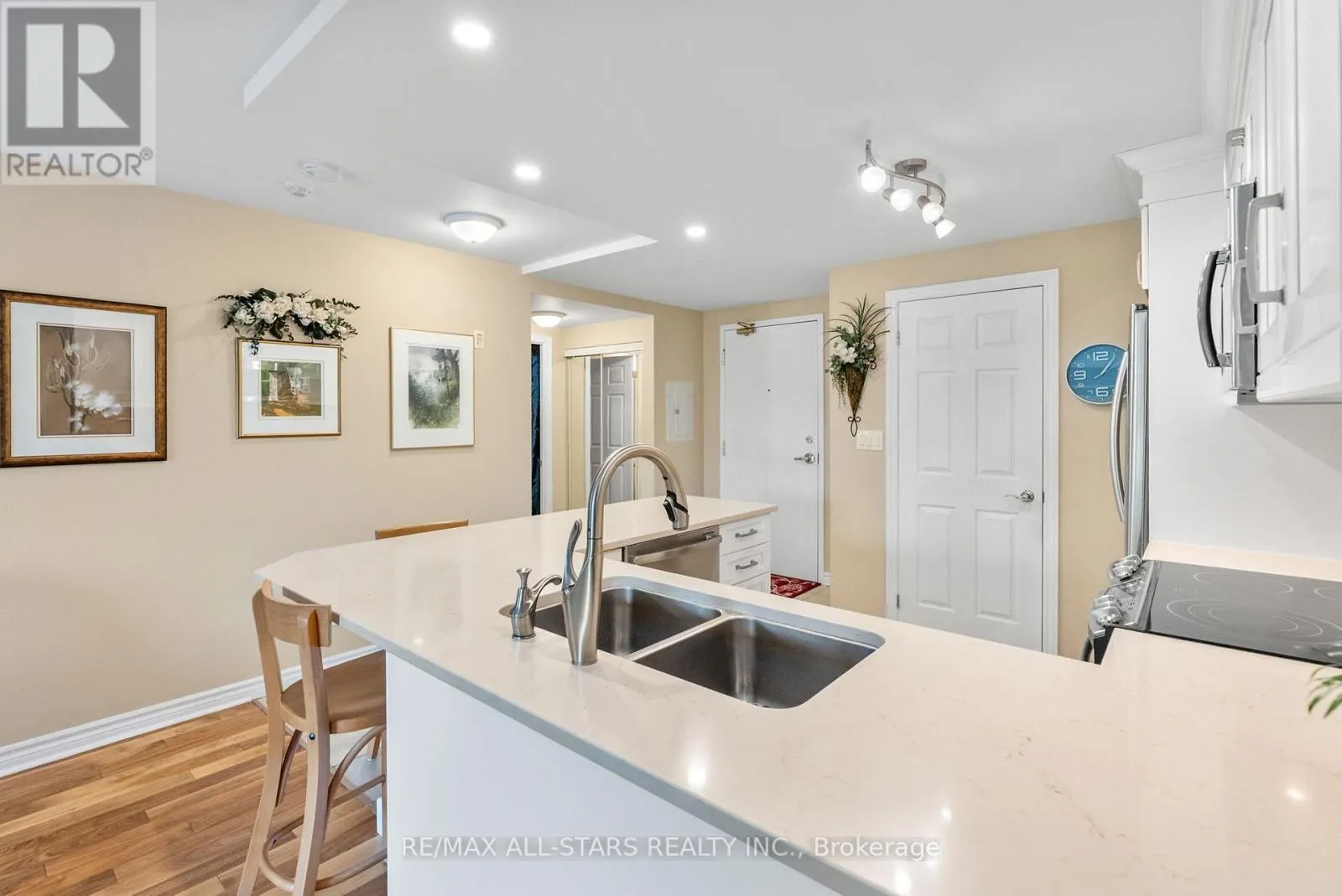210 - 22 JAMES HILL COURT
