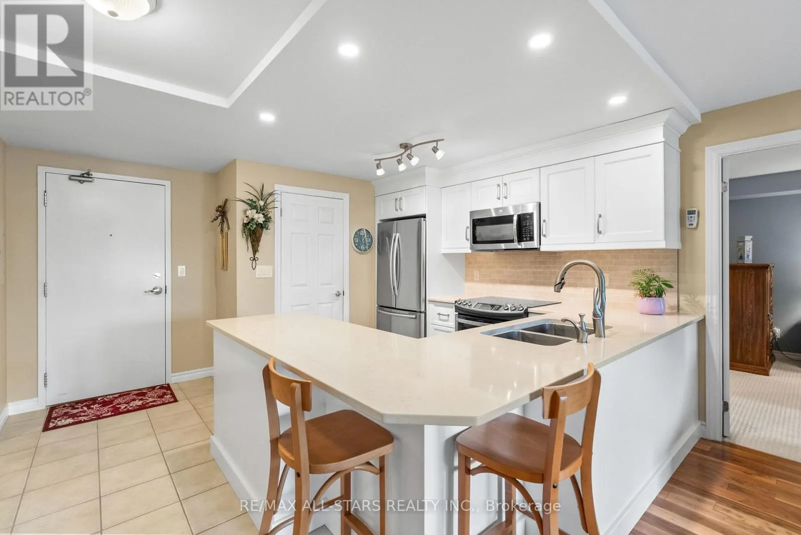 210 - 22 JAMES HILL COURT