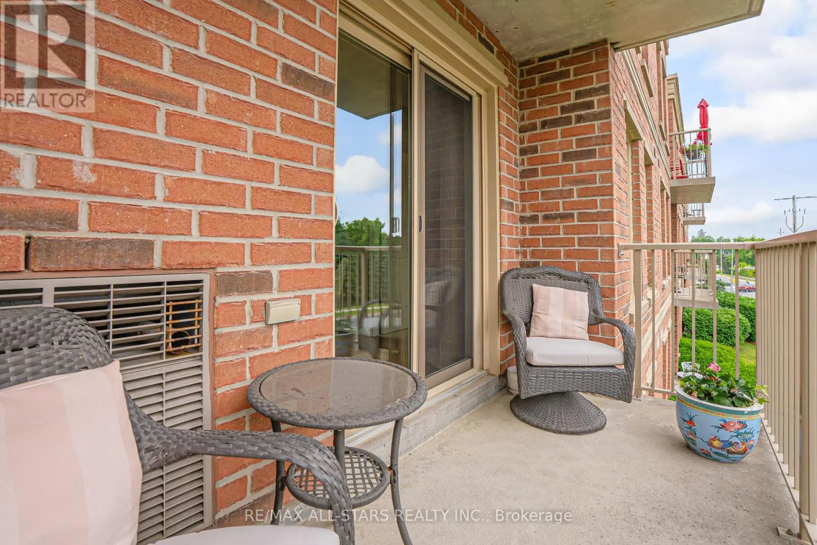 210 - 22 JAMES HILL COURT