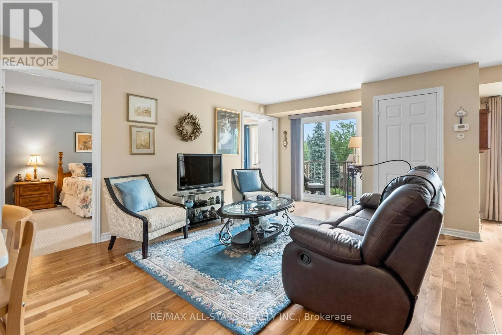 210 - 22 JAMES HILL COURT