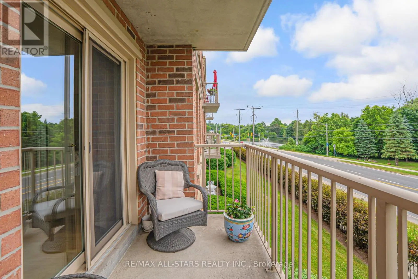 210 - 22 JAMES HILL COURT