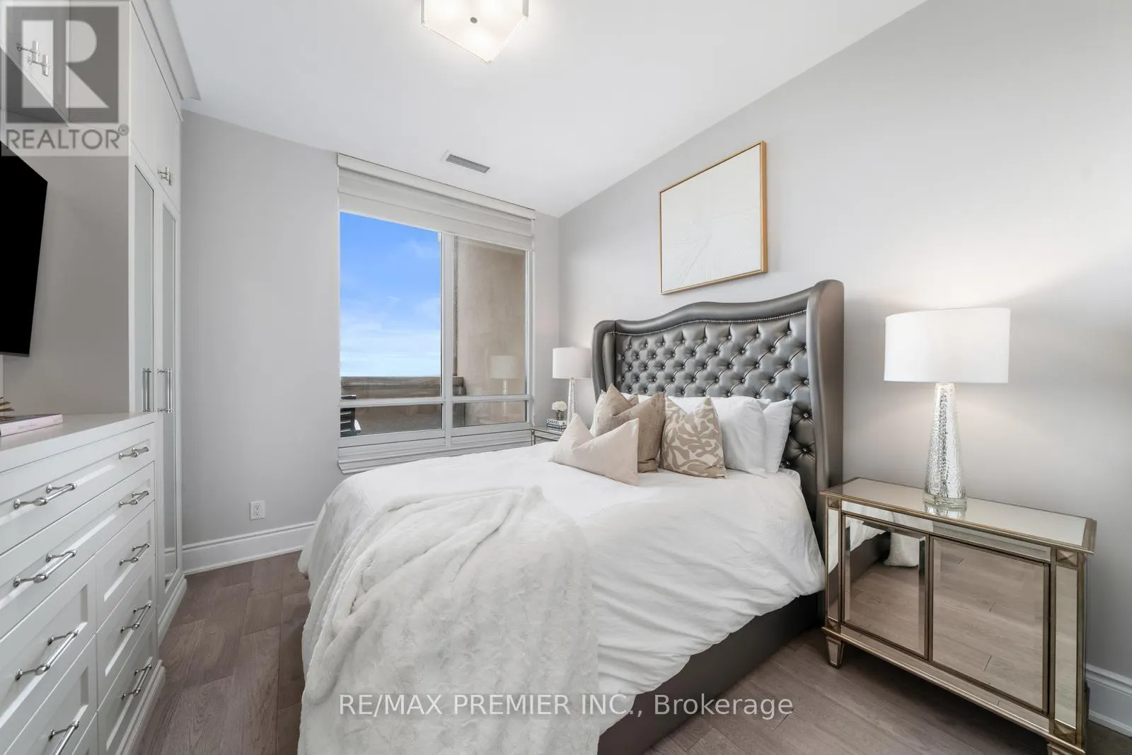 PH06 - 9255 JANE STREET