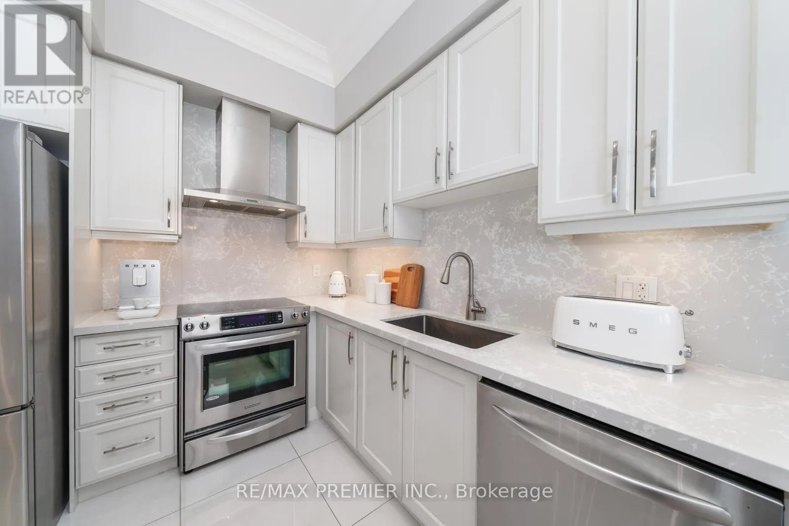 PH06 - 9255 JANE STREET