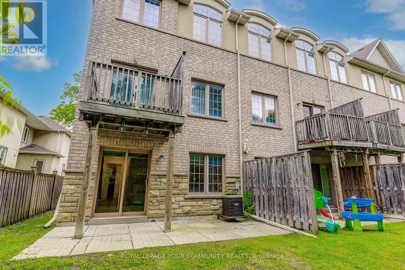 11 - 9205 BATHURST STREET