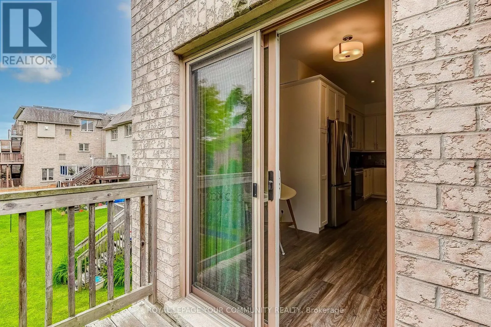 11 - 9205 BATHURST STREET