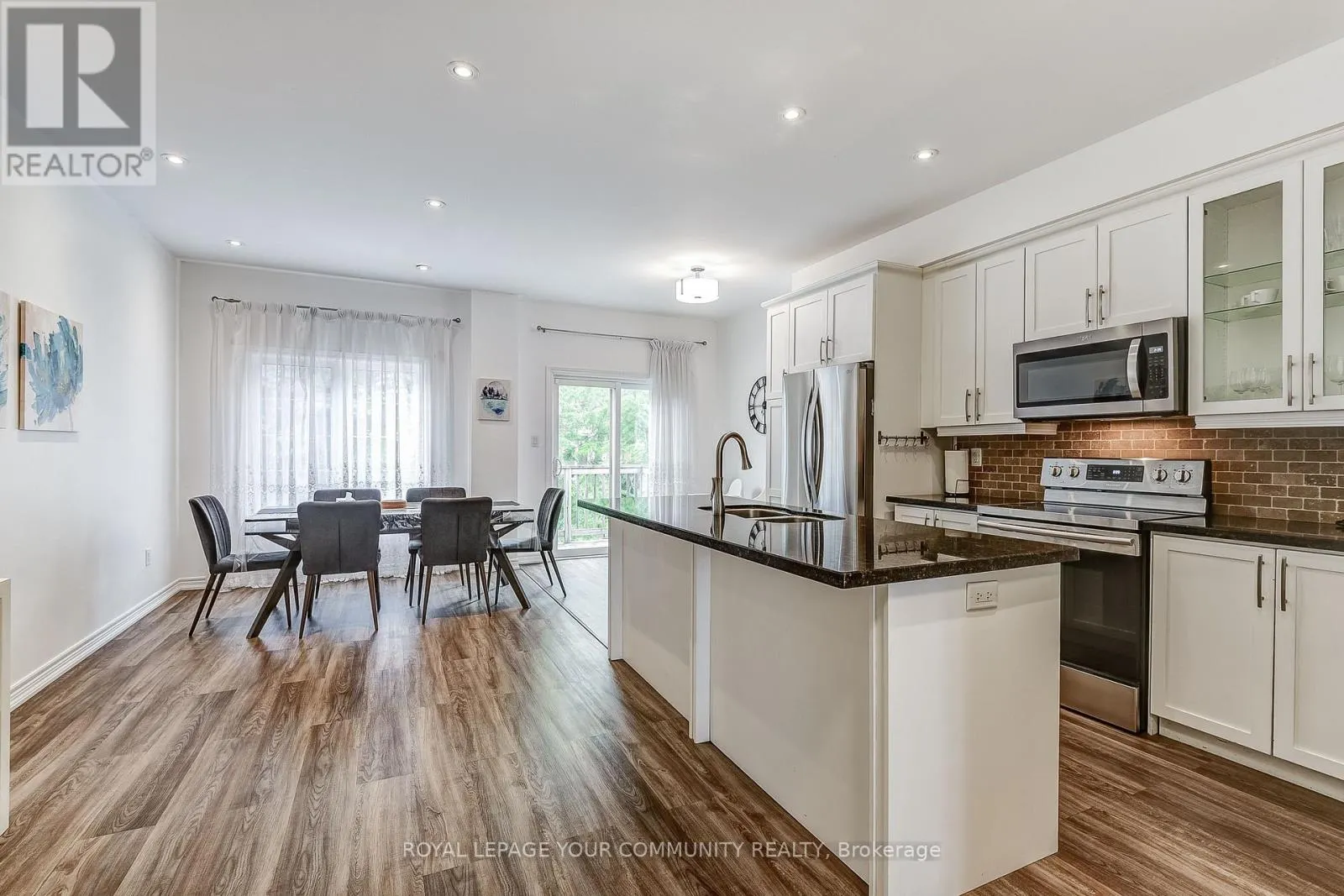 11 - 9205 BATHURST STREET