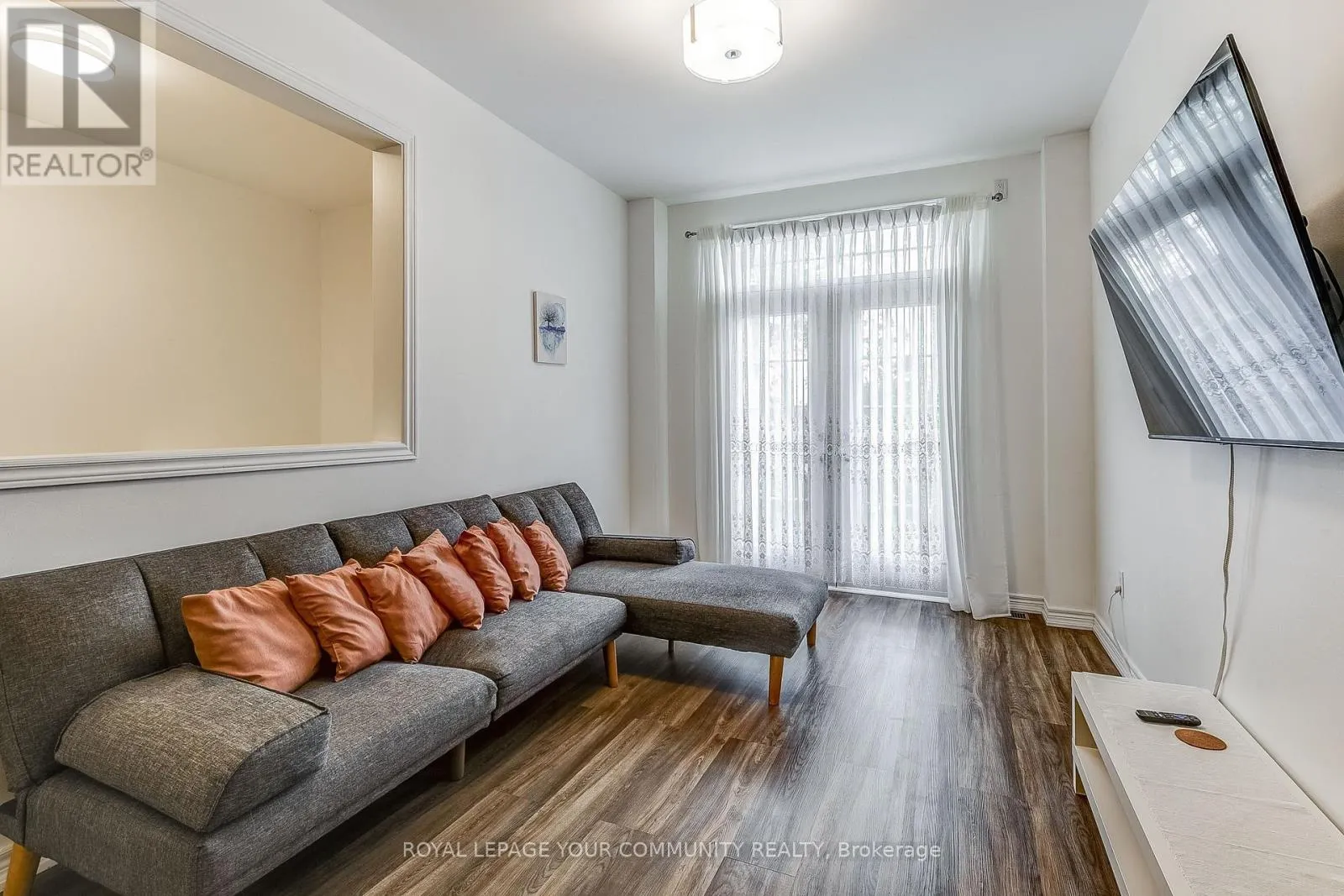 11 - 9205 BATHURST STREET