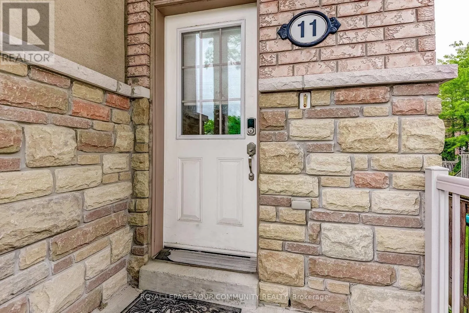 11 - 9205 BATHURST STREET