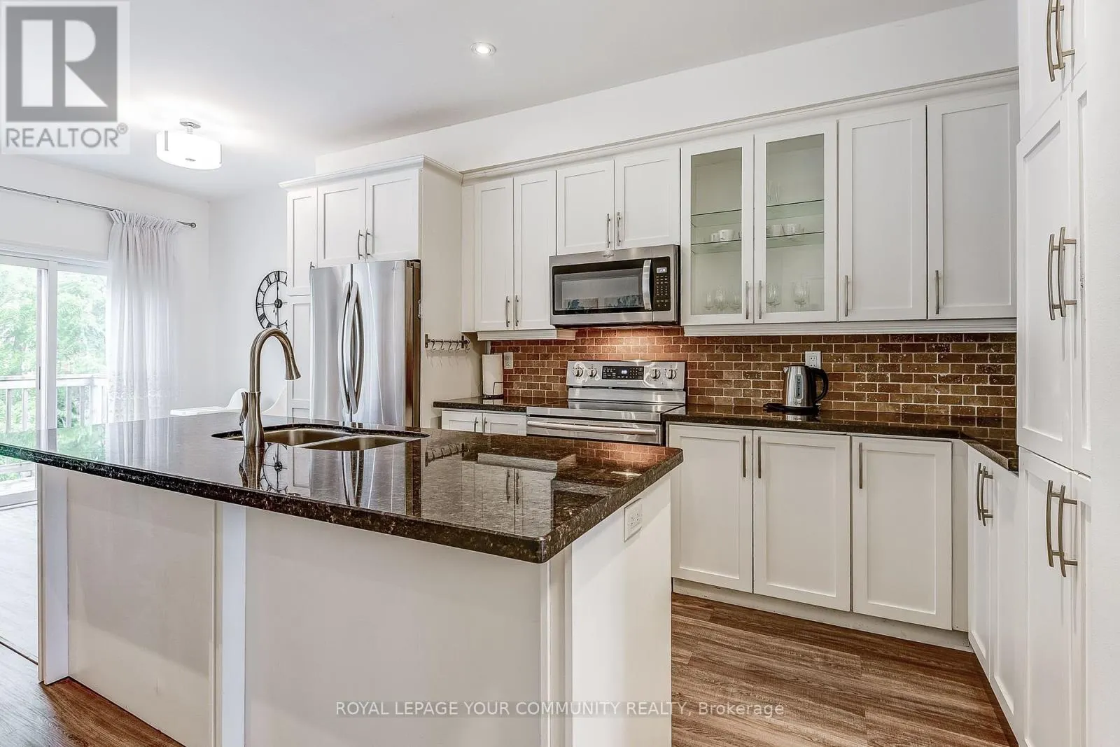 11 - 9205 BATHURST STREET