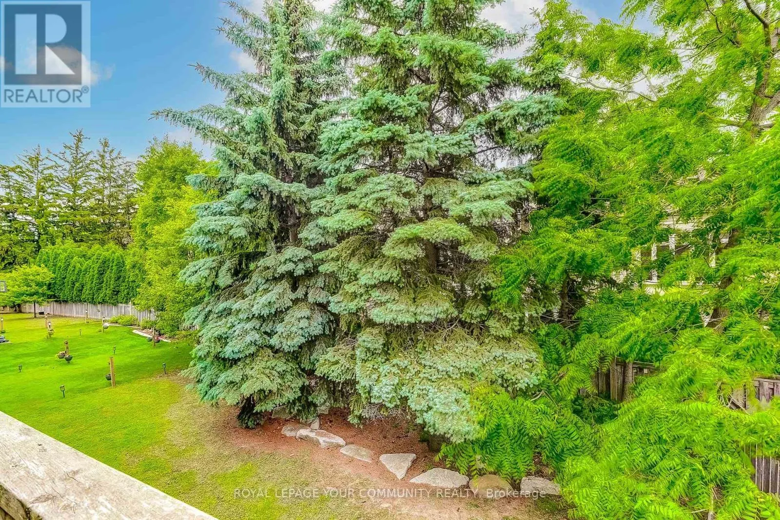 11 - 9205 BATHURST STREET