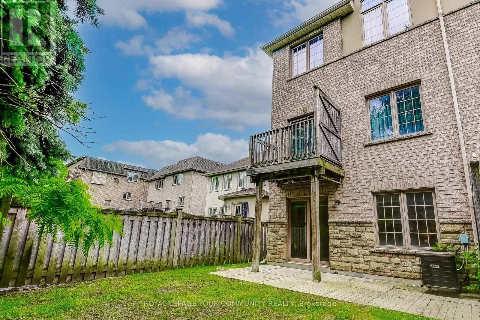 11 - 9205 BATHURST STREET