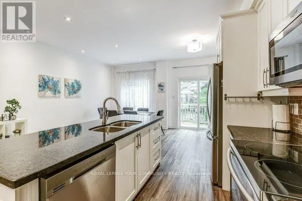 11 - 9205 BATHURST STREET