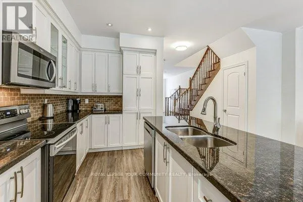 11 - 9205 BATHURST STREET