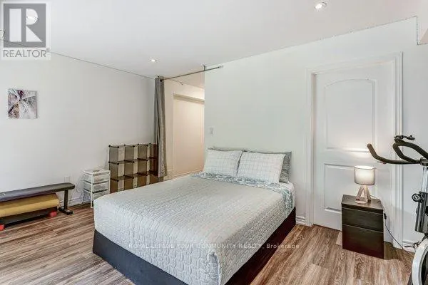 11 - 9205 BATHURST STREET