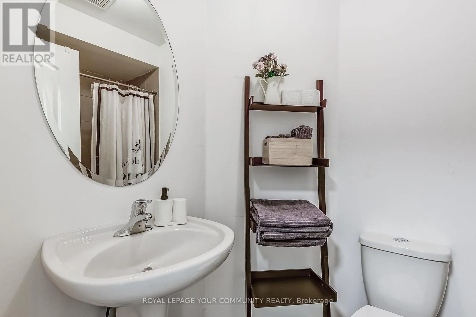 11 - 9205 BATHURST STREET