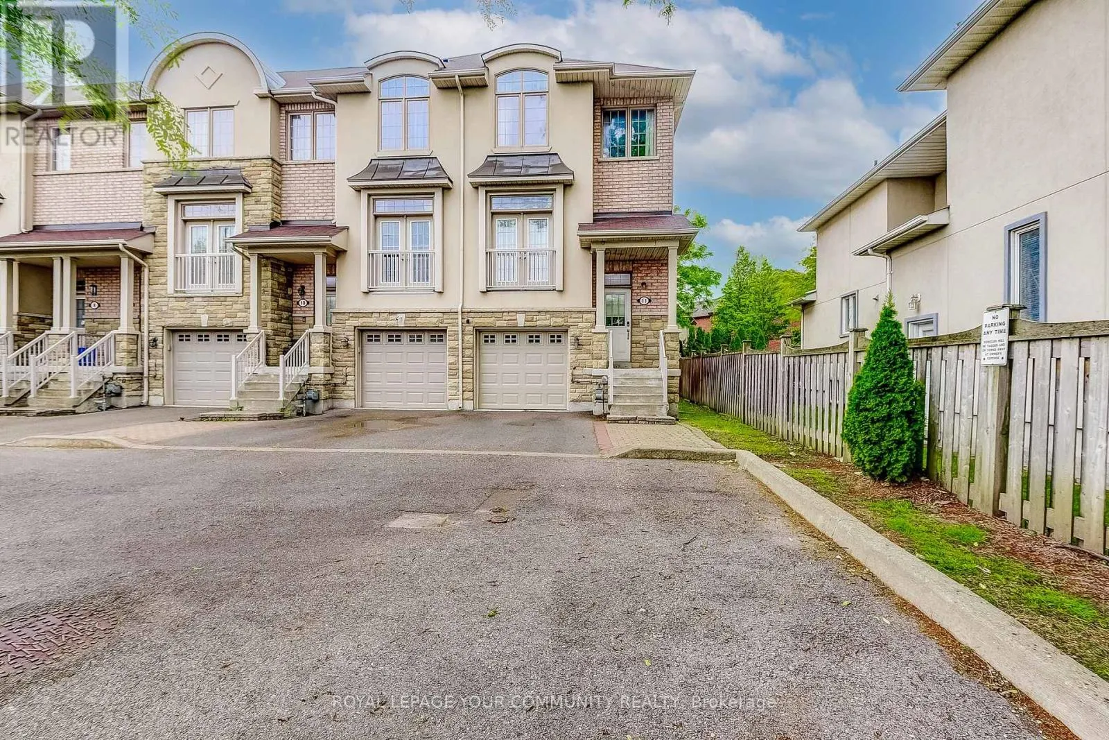11 - 9205 BATHURST STREET