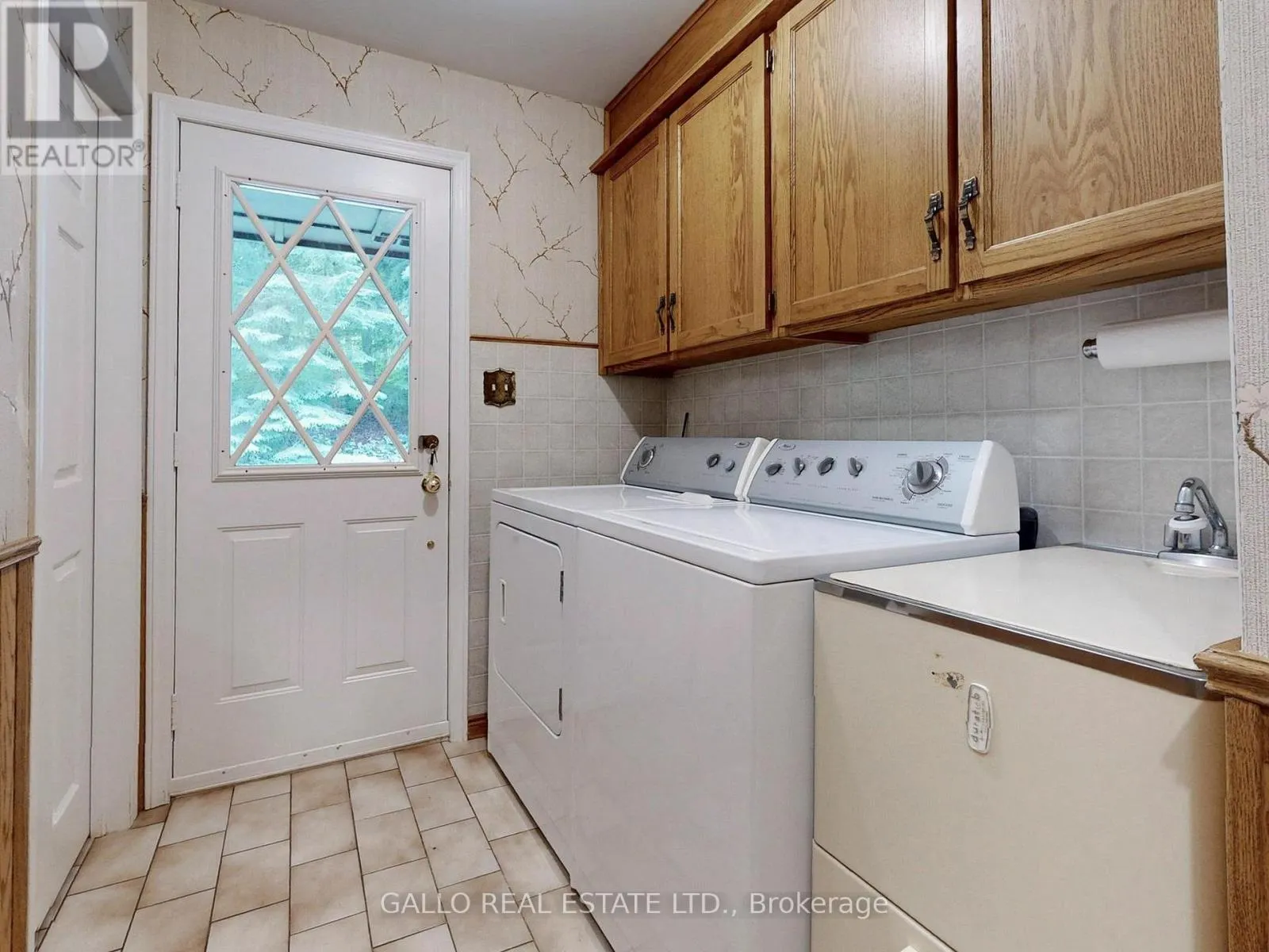 15 MAPLE BUSH TRAIL