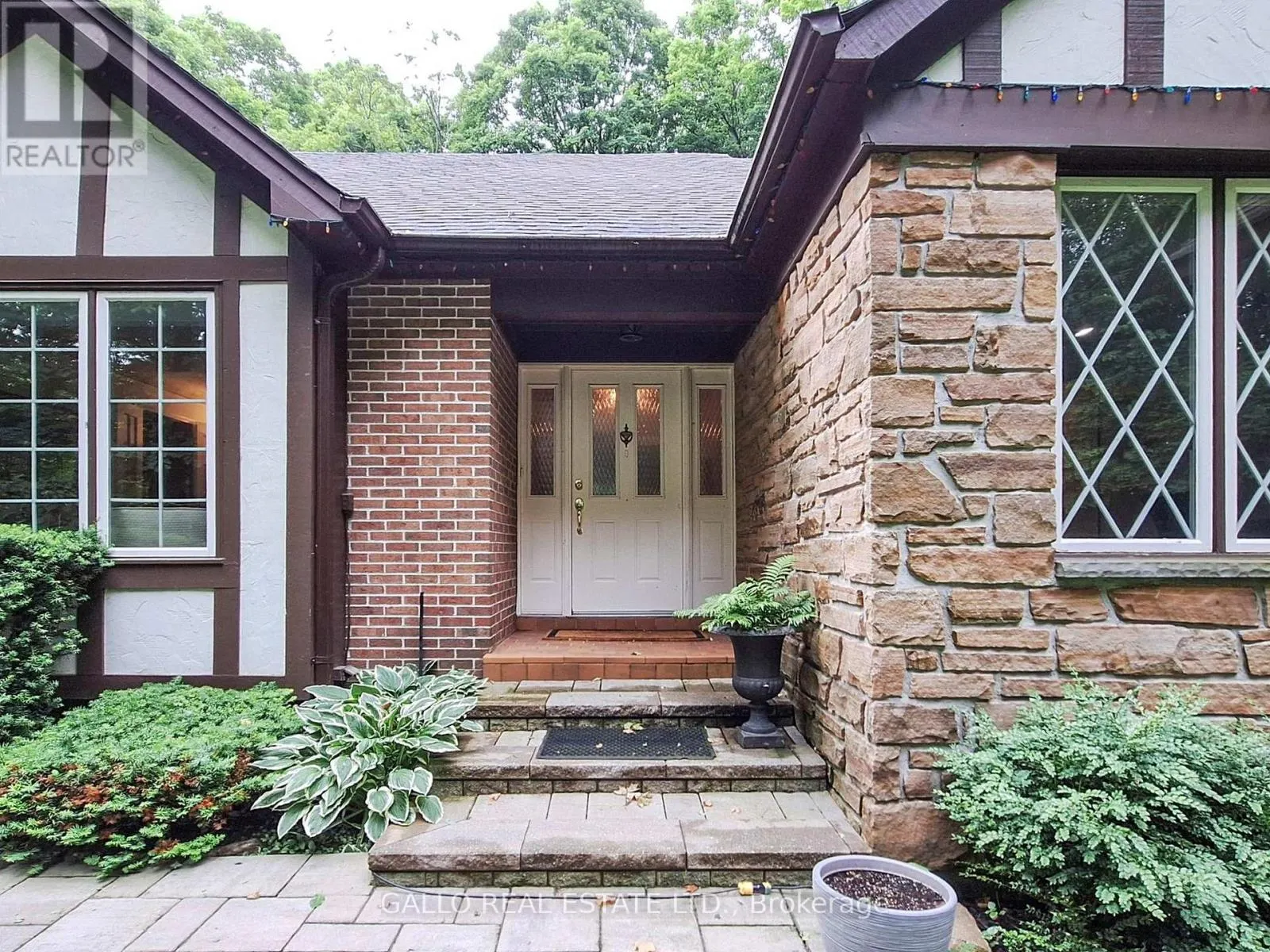 15 MAPLE BUSH TRAIL