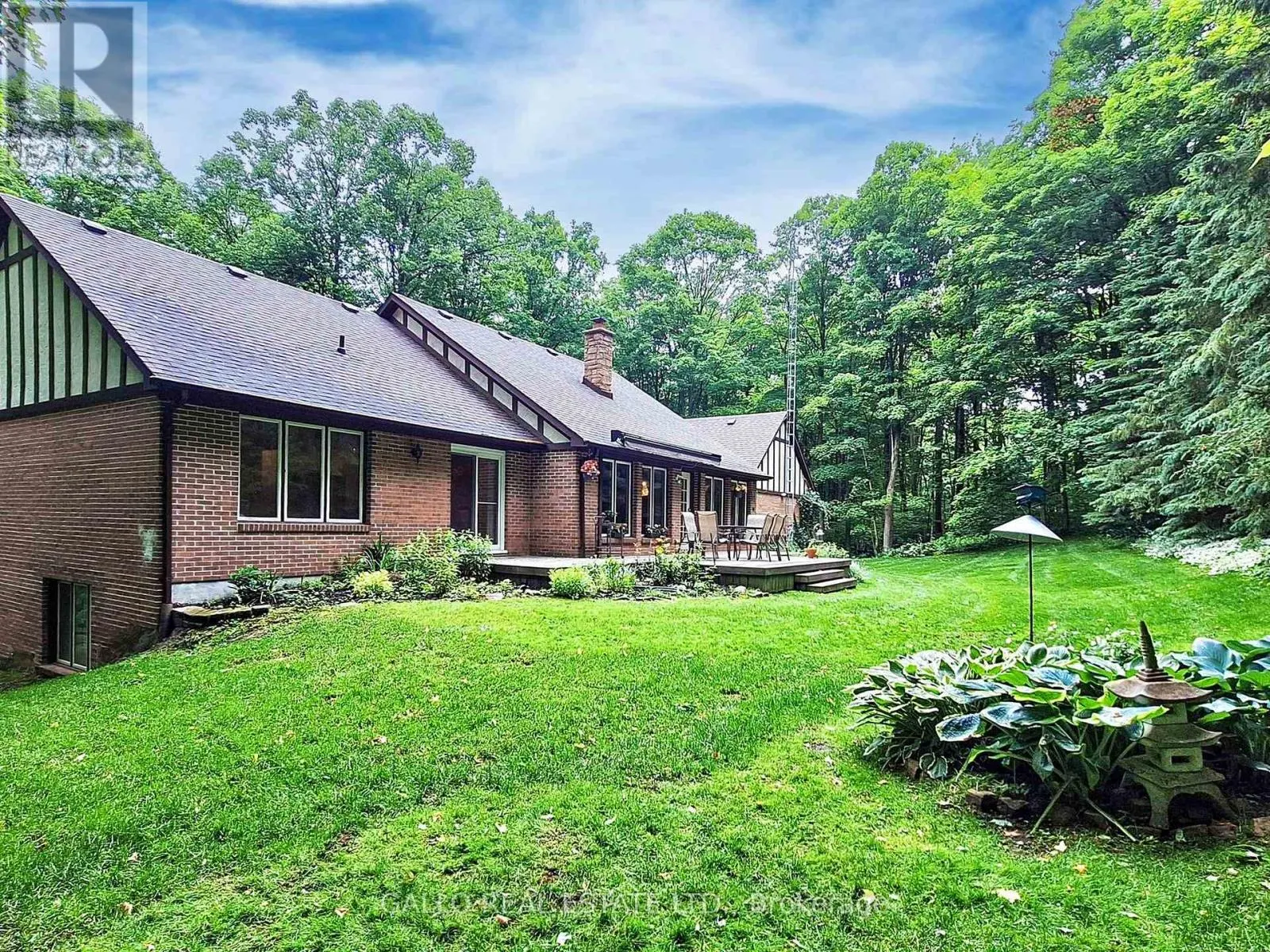 15 MAPLE BUSH TRAIL