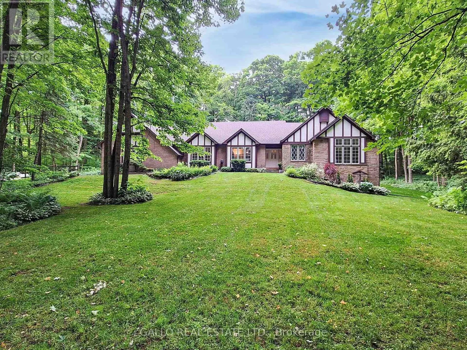 15 MAPLE BUSH TRAIL