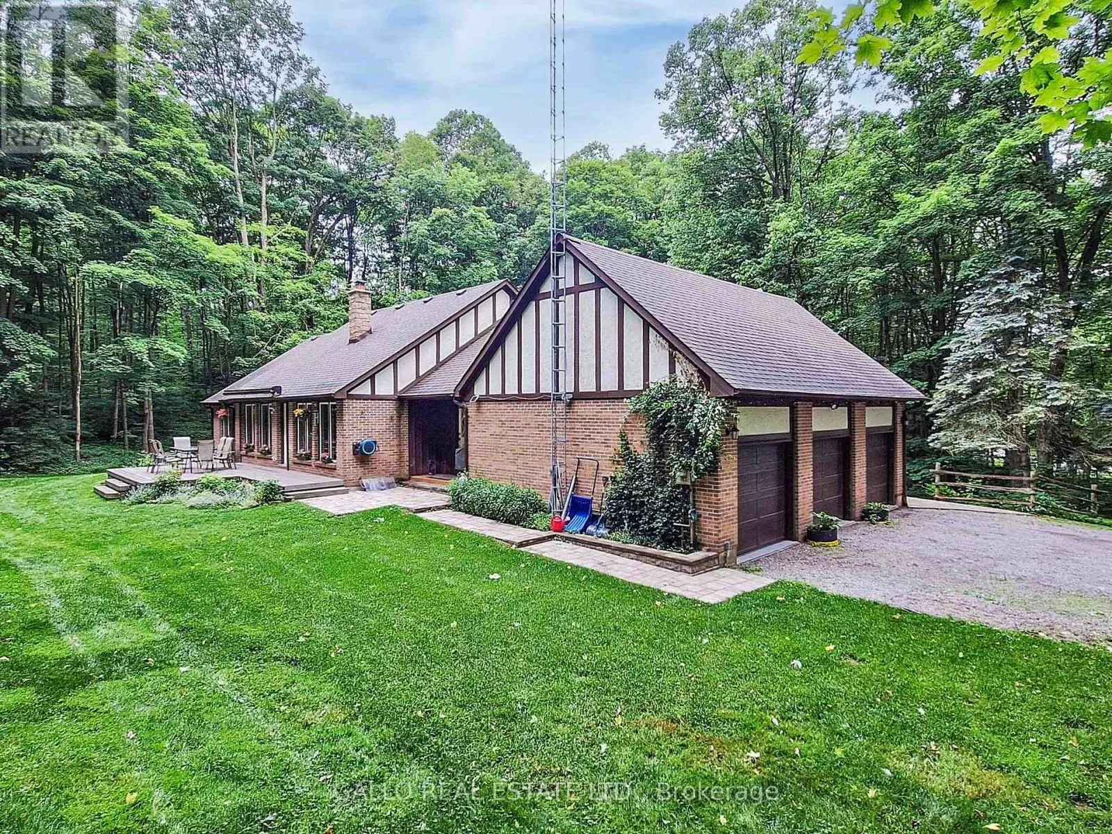 15 MAPLE BUSH TRAIL