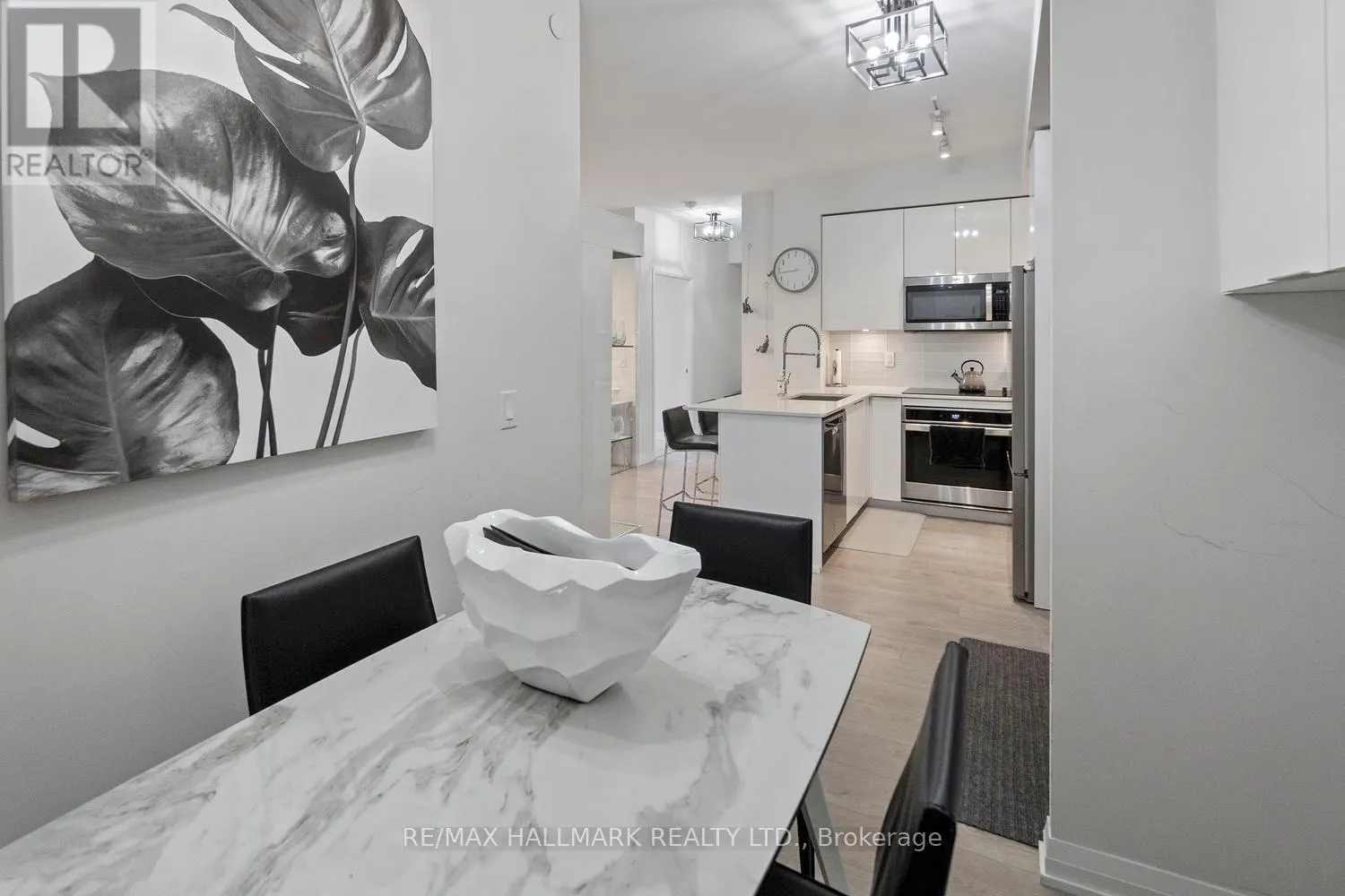 729 - 99 EAGLE ROCK WAY