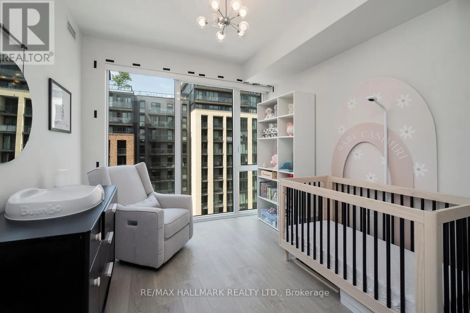 729 - 99 EAGLE ROCK WAY
