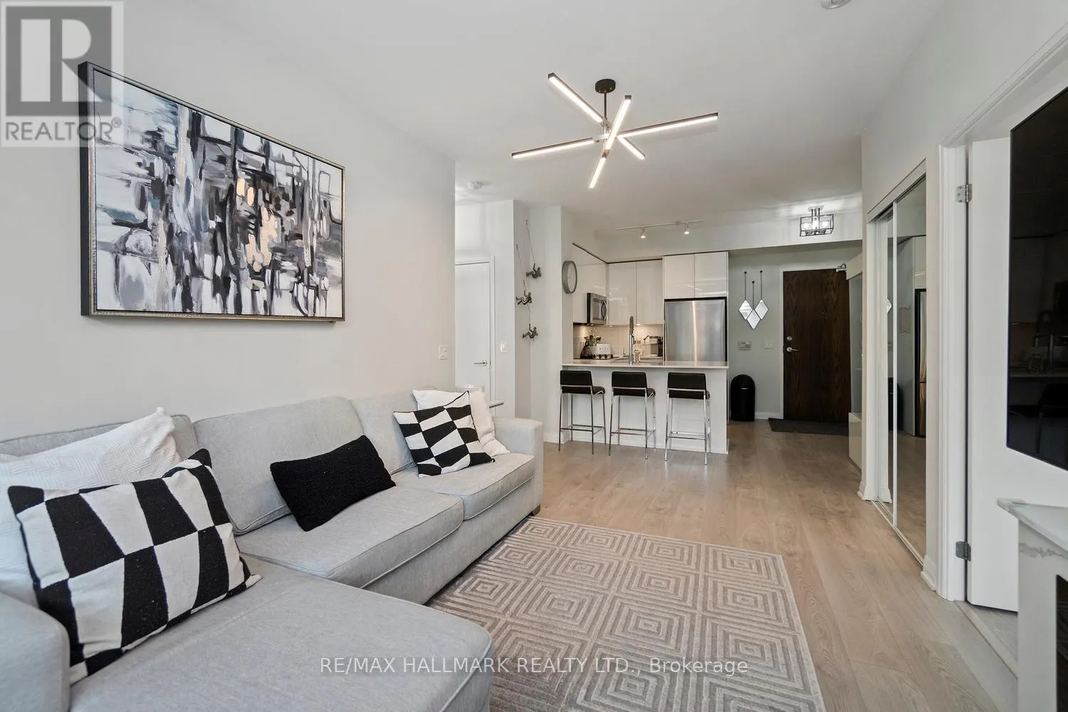 729 - 99 EAGLE ROCK WAY