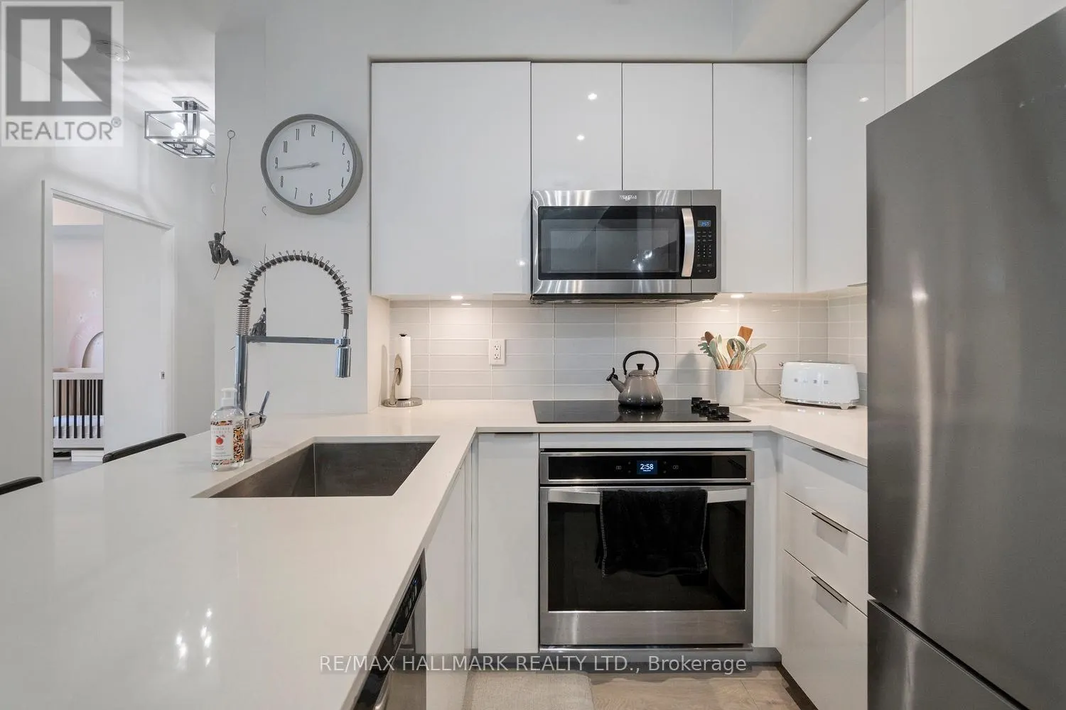 729 - 99 EAGLE ROCK WAY