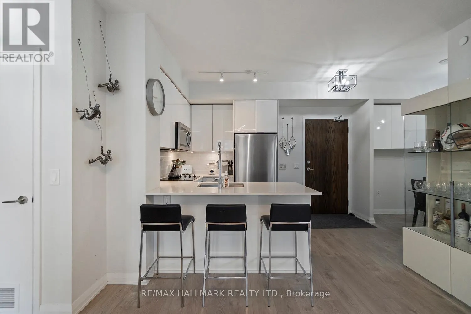 729 - 99 EAGLE ROCK WAY