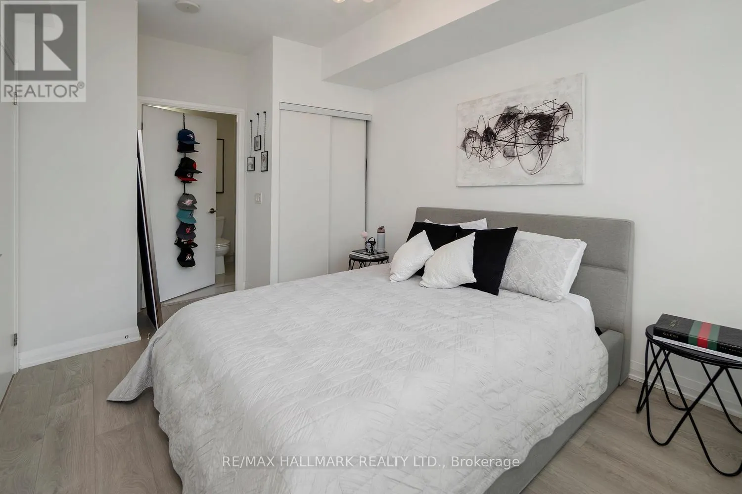 729 - 99 EAGLE ROCK WAY