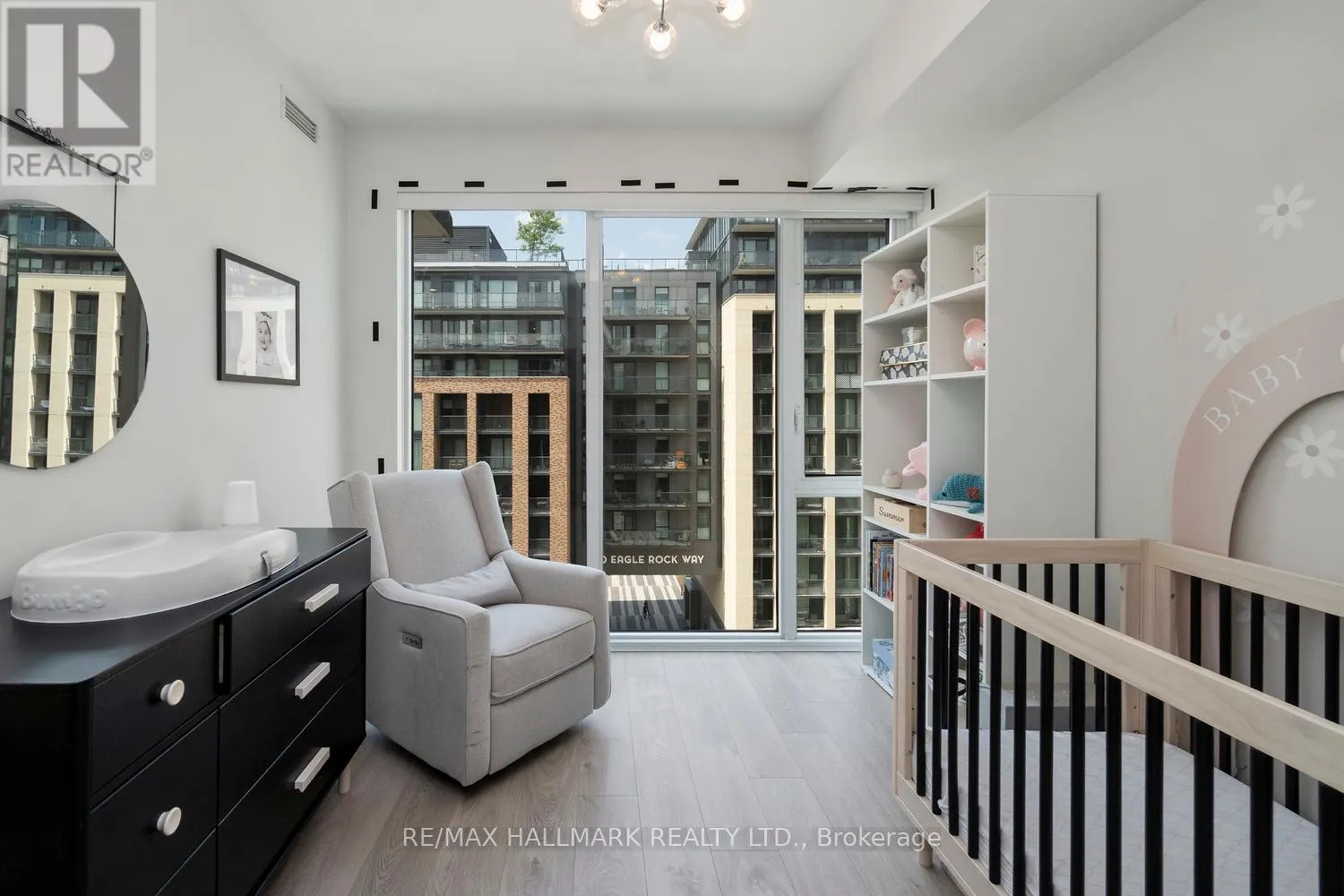 729 - 99 EAGLE ROCK WAY