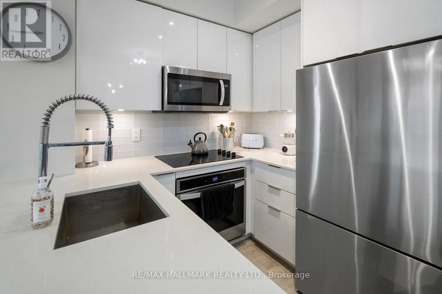 729 - 99 EAGLE ROCK WAY