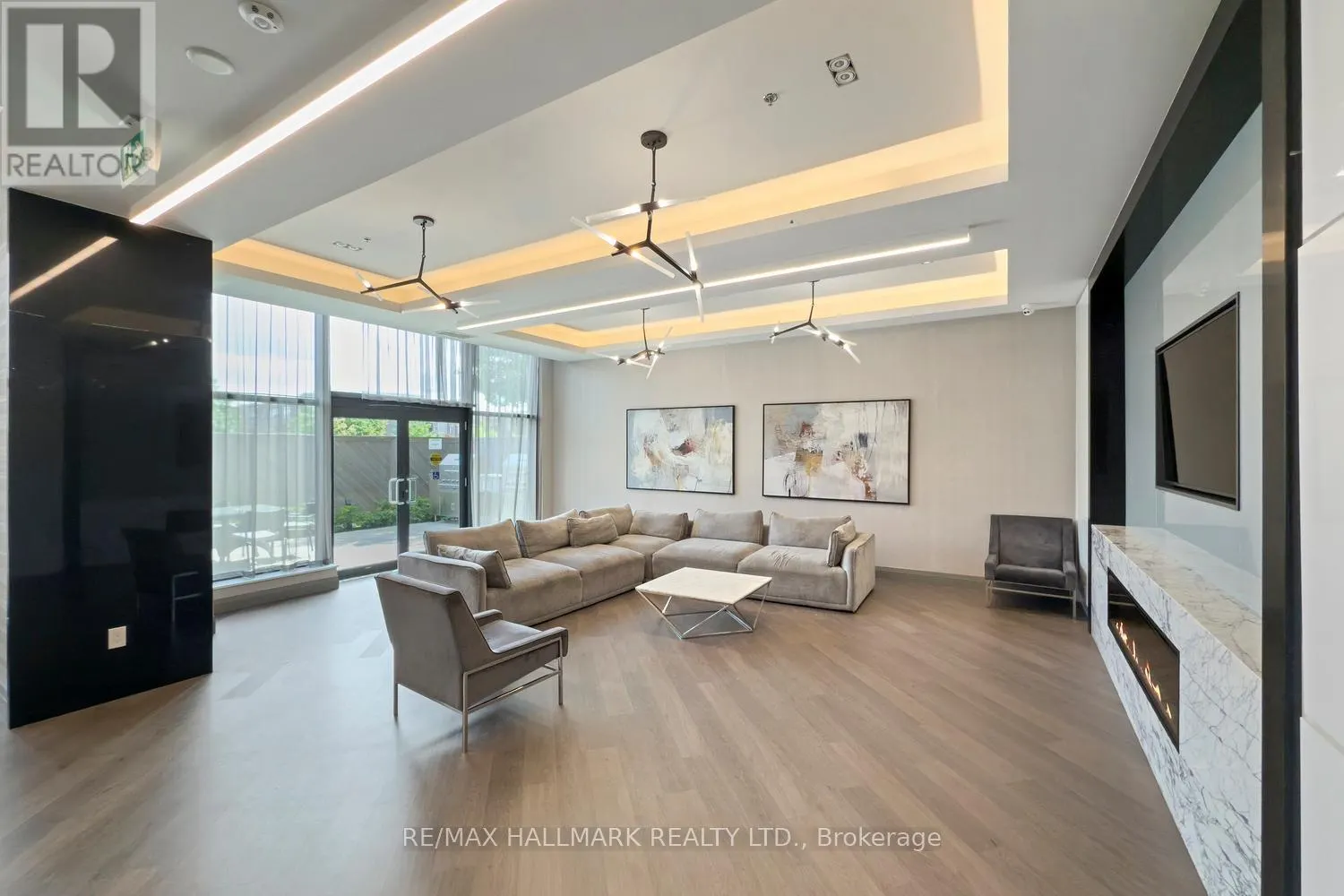 729 - 99 EAGLE ROCK WAY