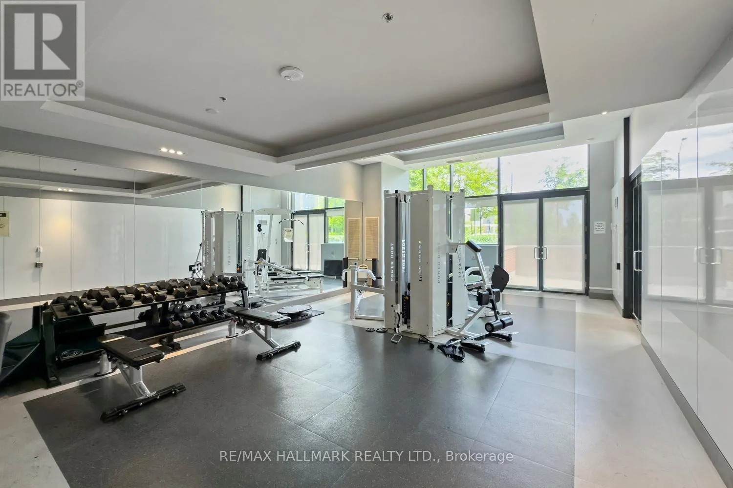 729 - 99 EAGLE ROCK WAY