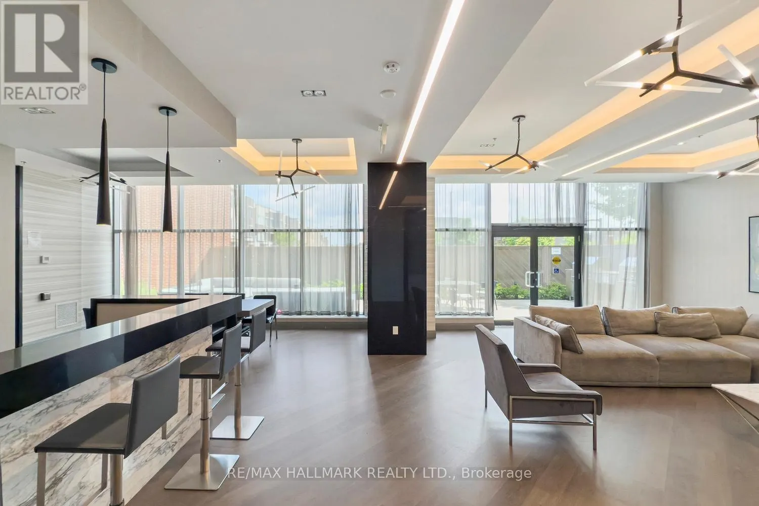 729 - 99 EAGLE ROCK WAY