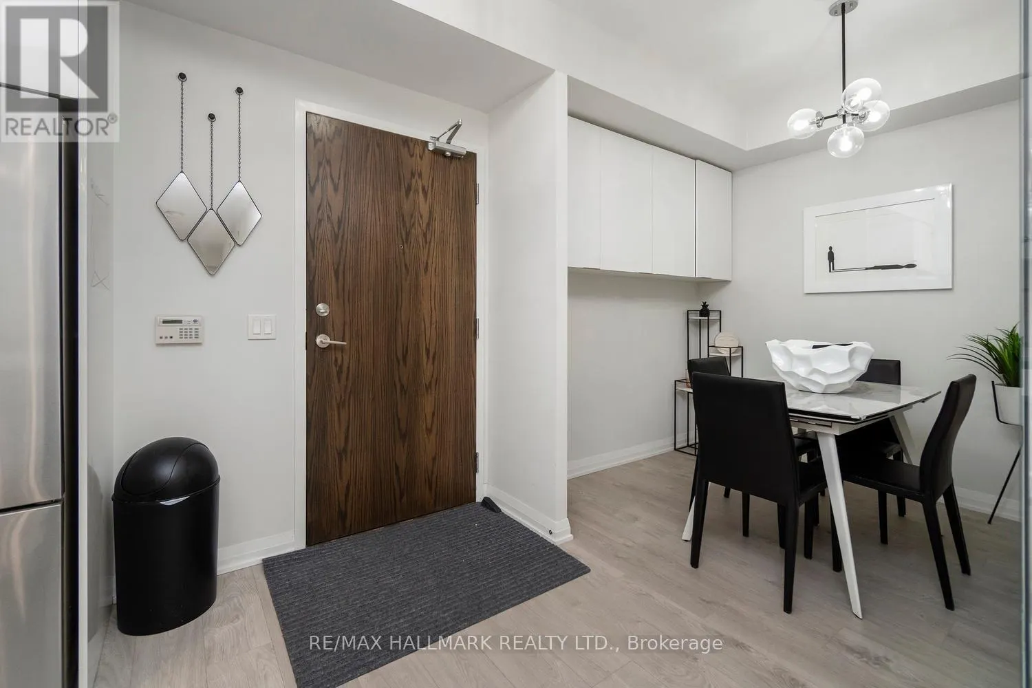 729 - 99 EAGLE ROCK WAY