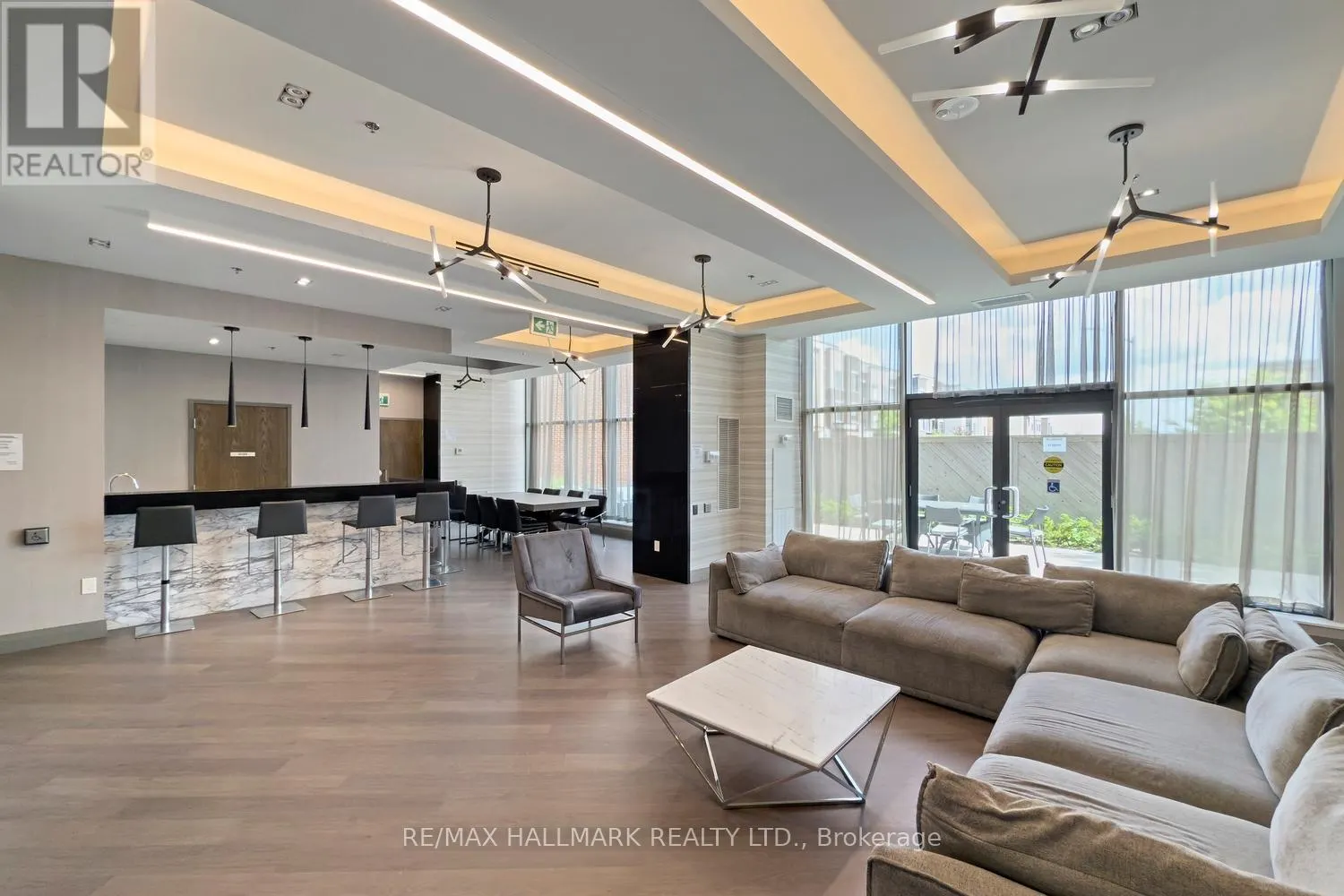 729 - 99 EAGLE ROCK WAY