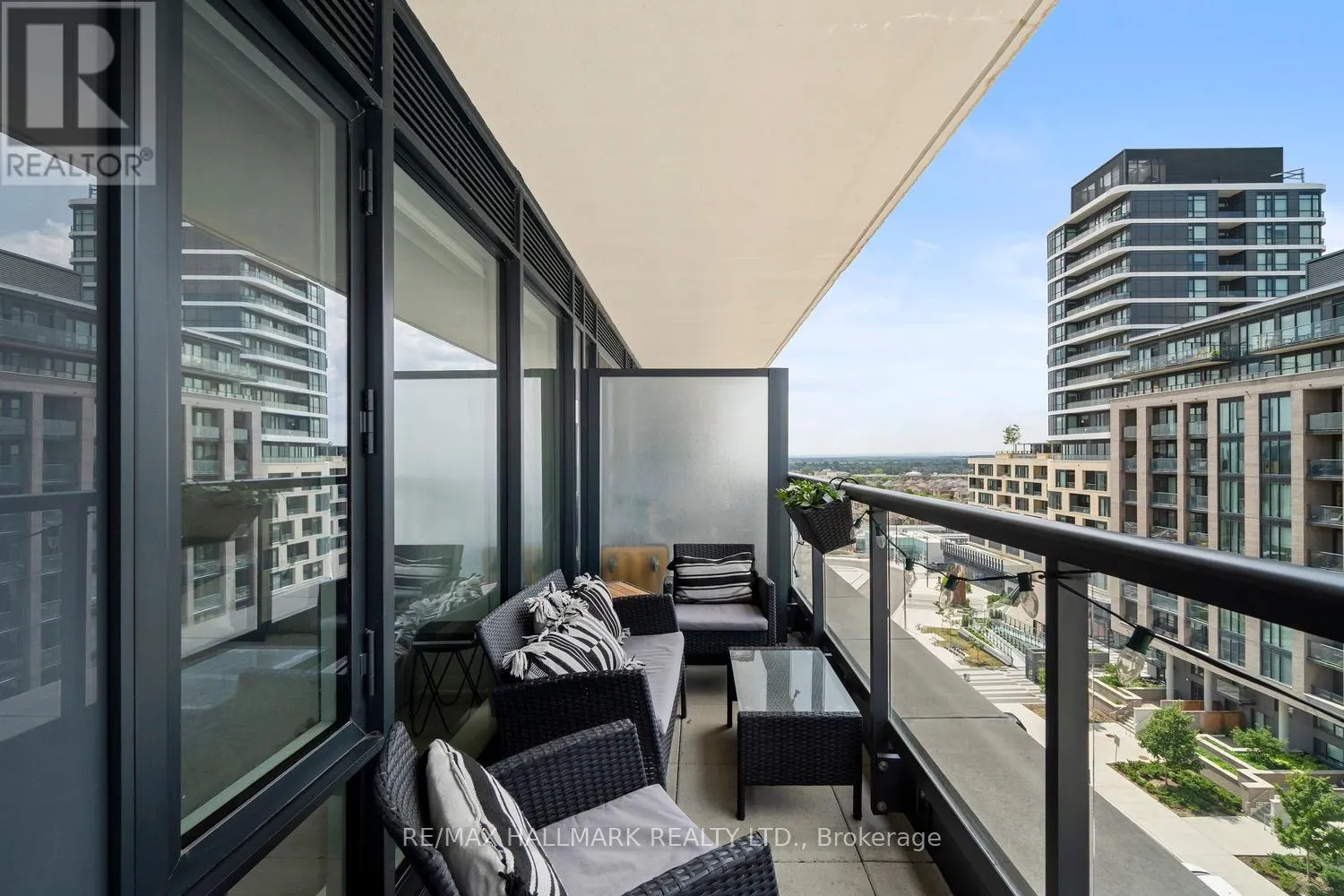 729 - 99 EAGLE ROCK WAY
