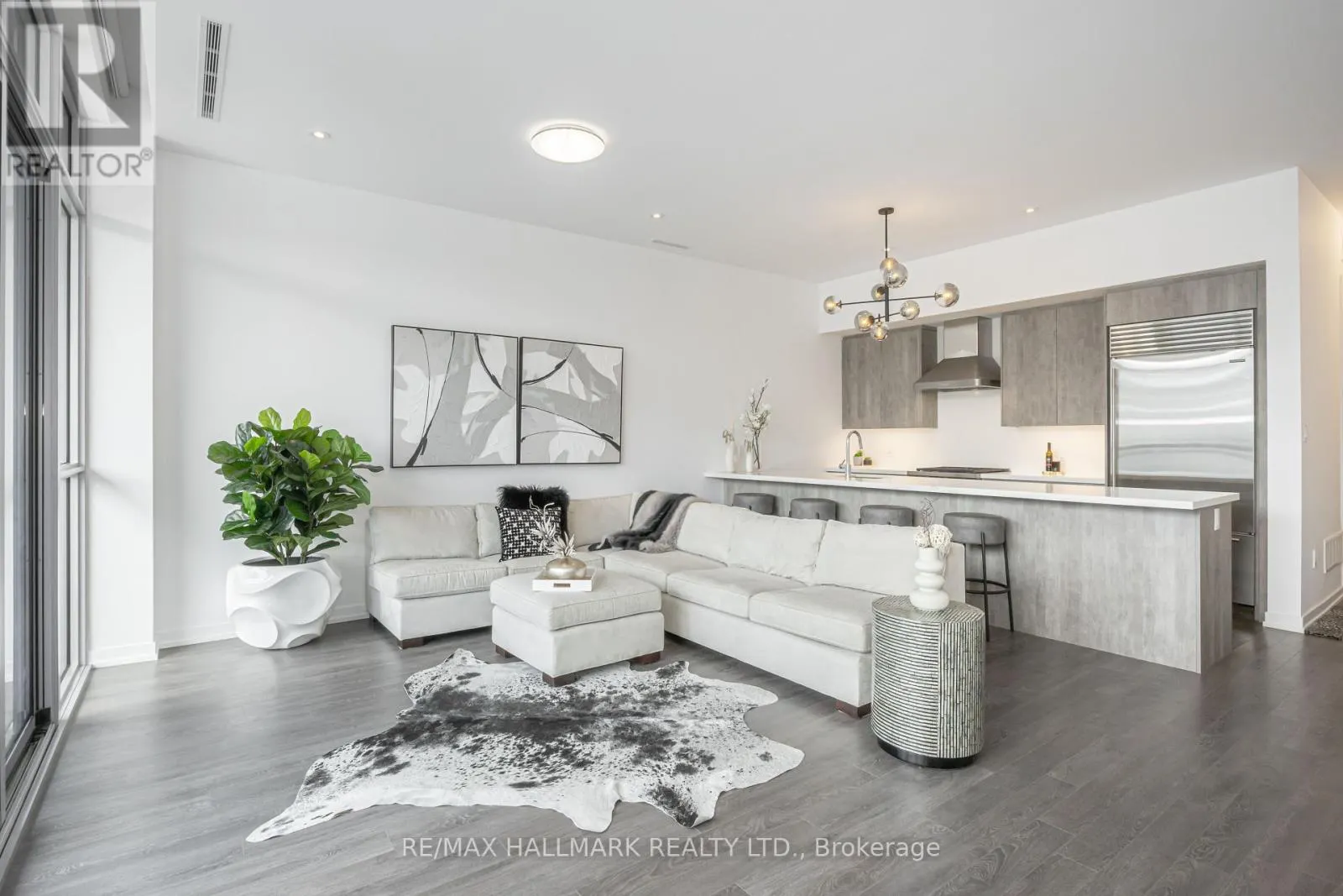 3712 FERRETTI COURT
