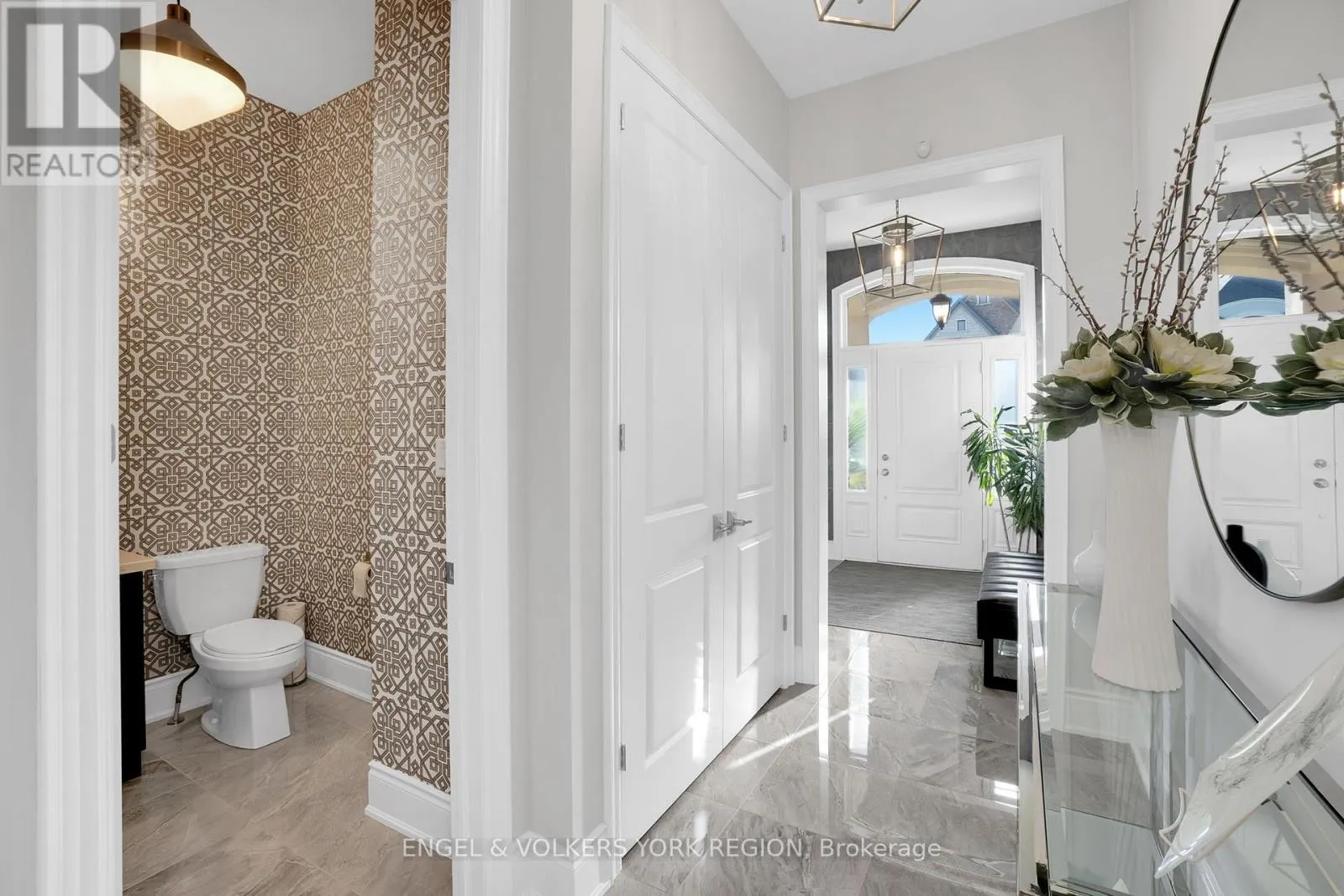 11 CAIRNS GATE
