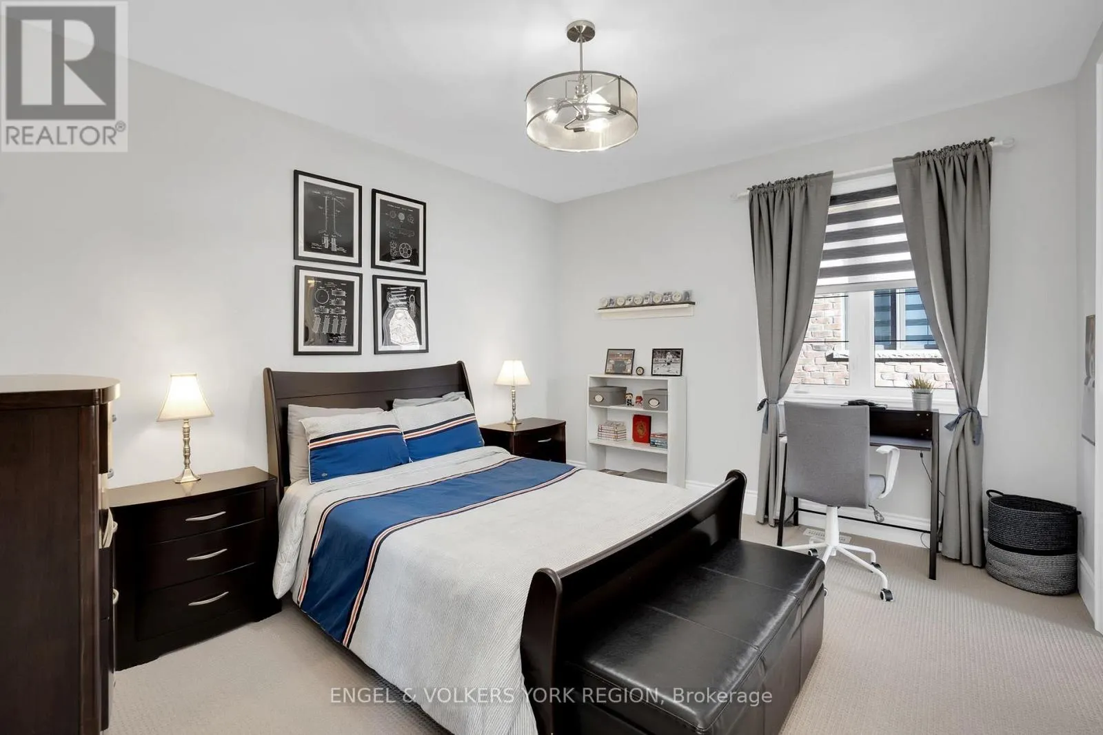 11 CAIRNS GATE