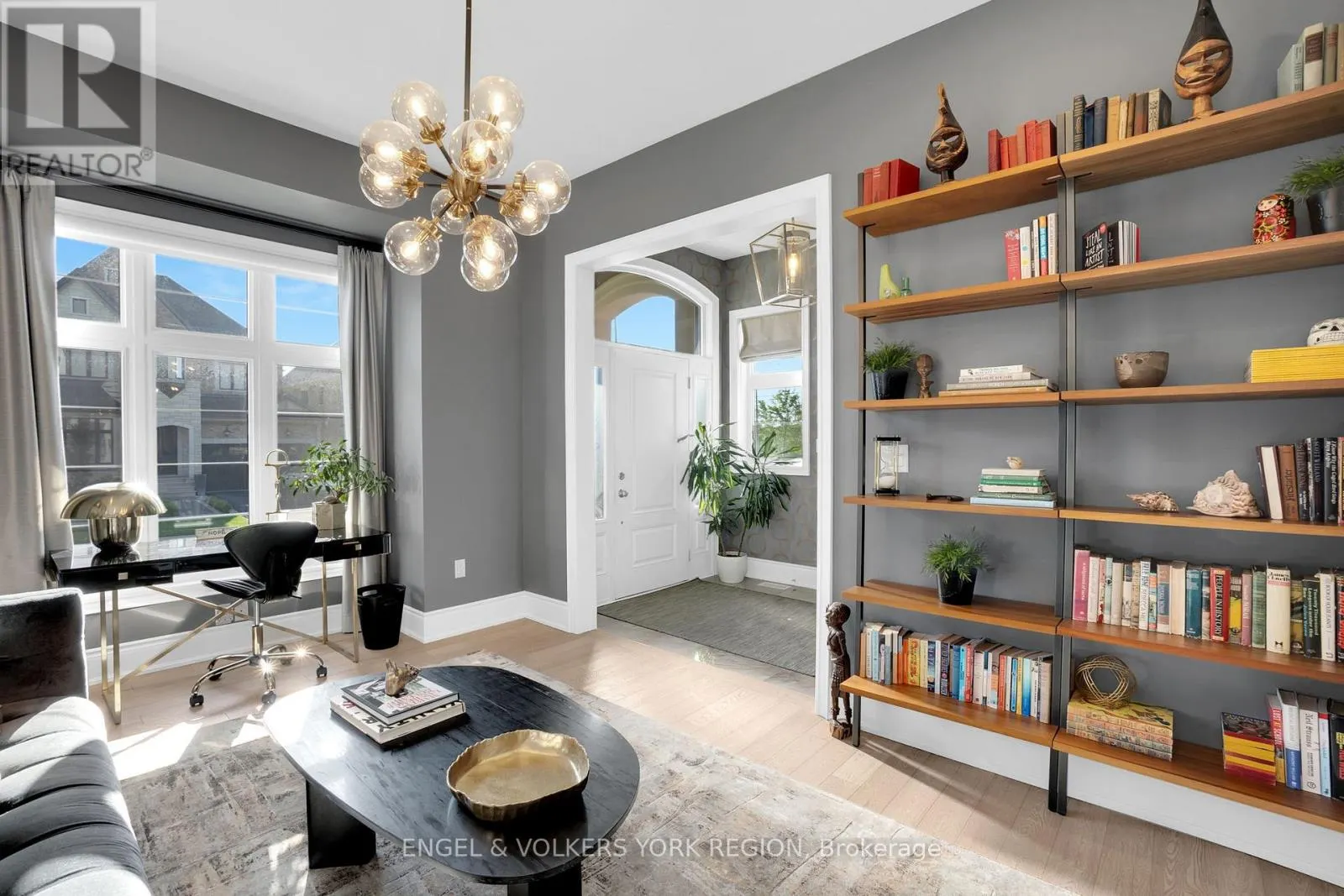 11 CAIRNS GATE
